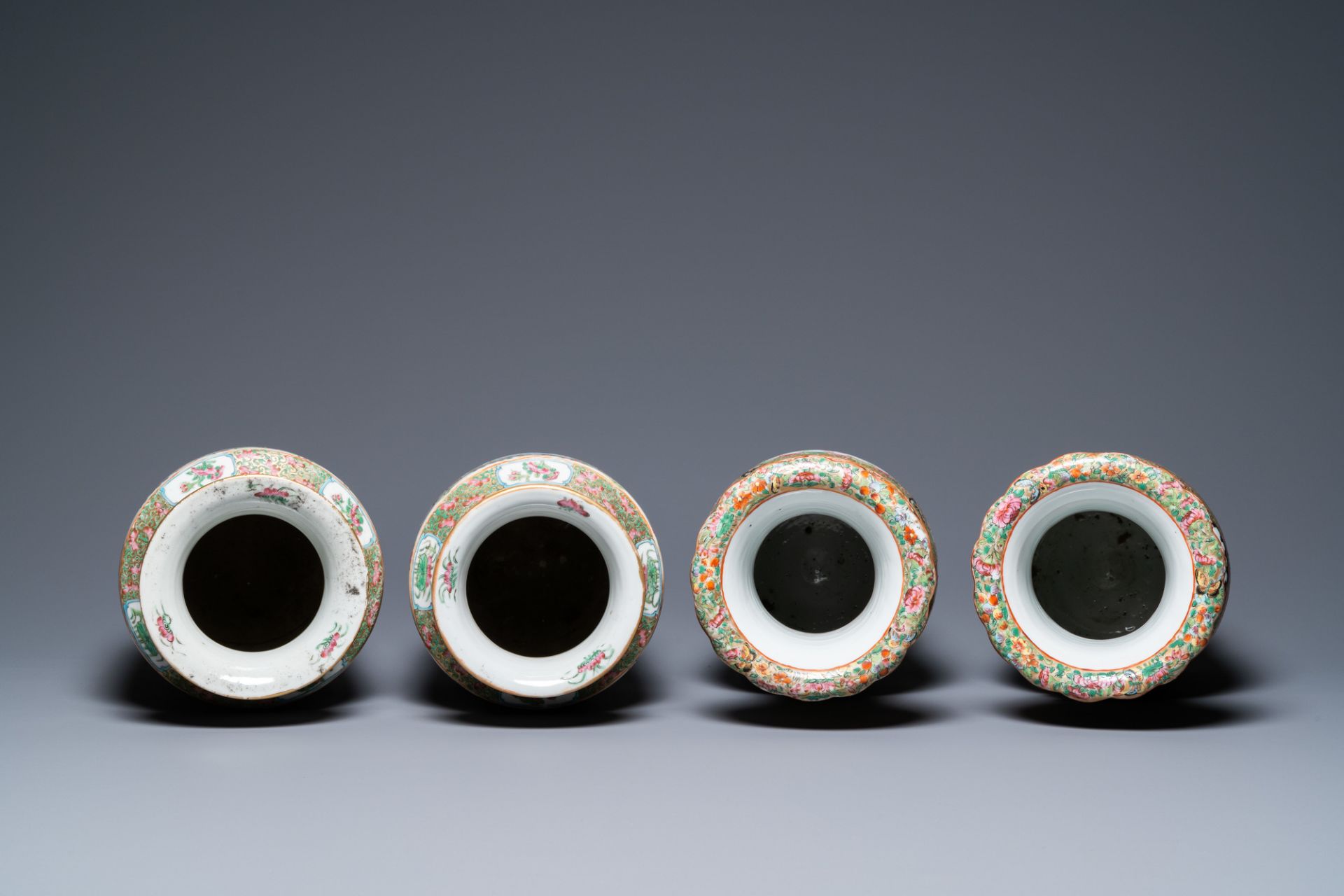 Two pairs of Chinese Canton famille rose vases, 19th C. - Image 5 of 6