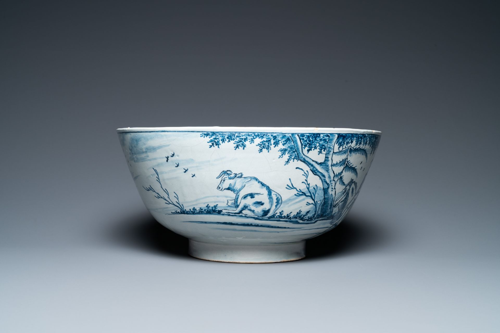 A large Dutch Delft blue and white bowl with shepherds on horsebacks, 18th C. - Image 4 of 9