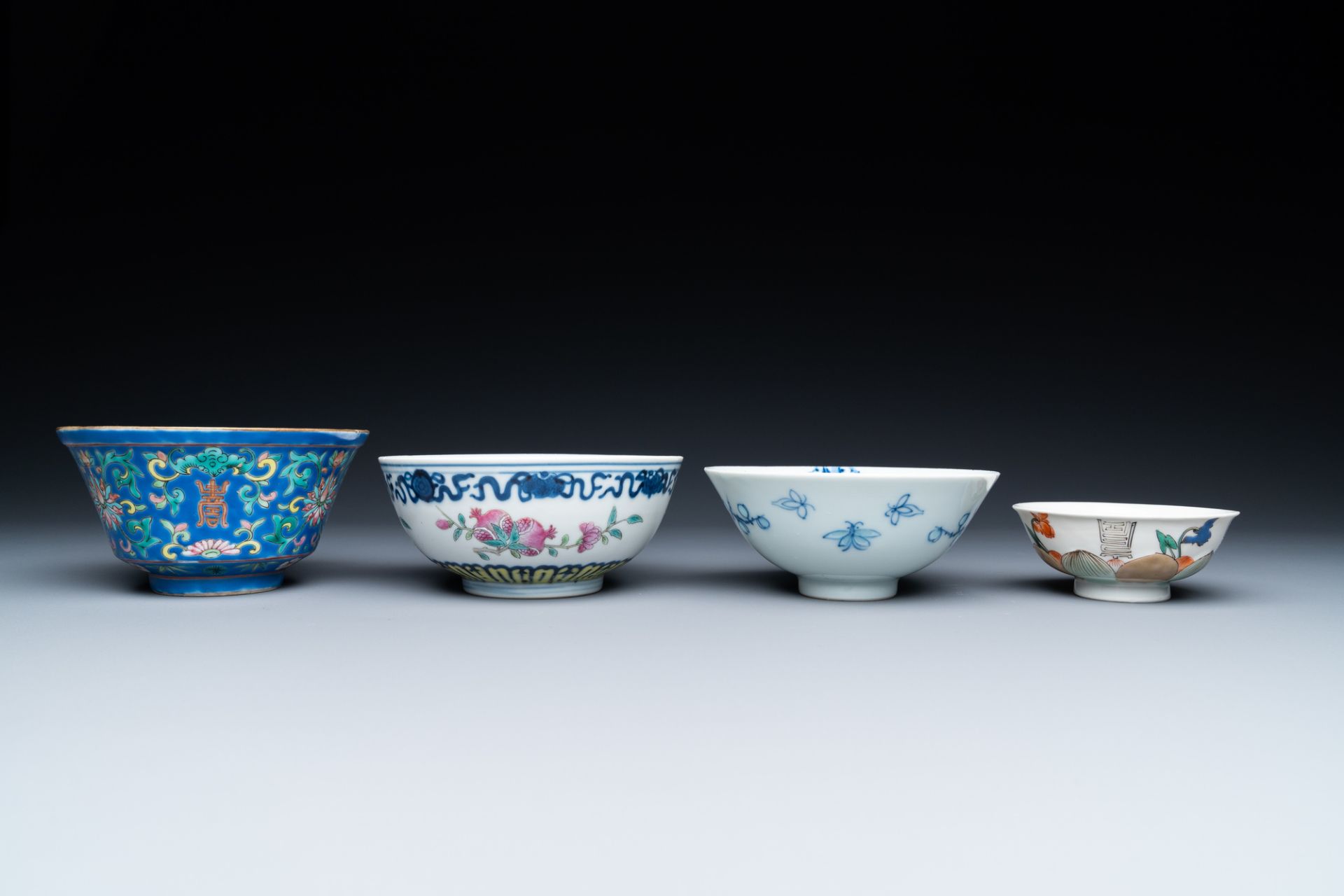 Four various Chinese famille rose and blue and white bowls, 19/20th C. - Image 4 of 7