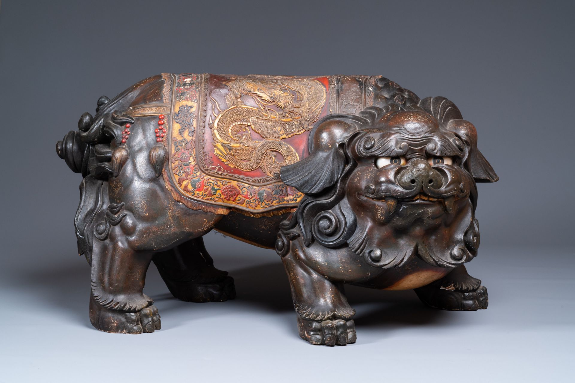 A pair of large Japanese lacquered and gilded wooden shishi, Edo, 18/19th C. - Image 2 of 13