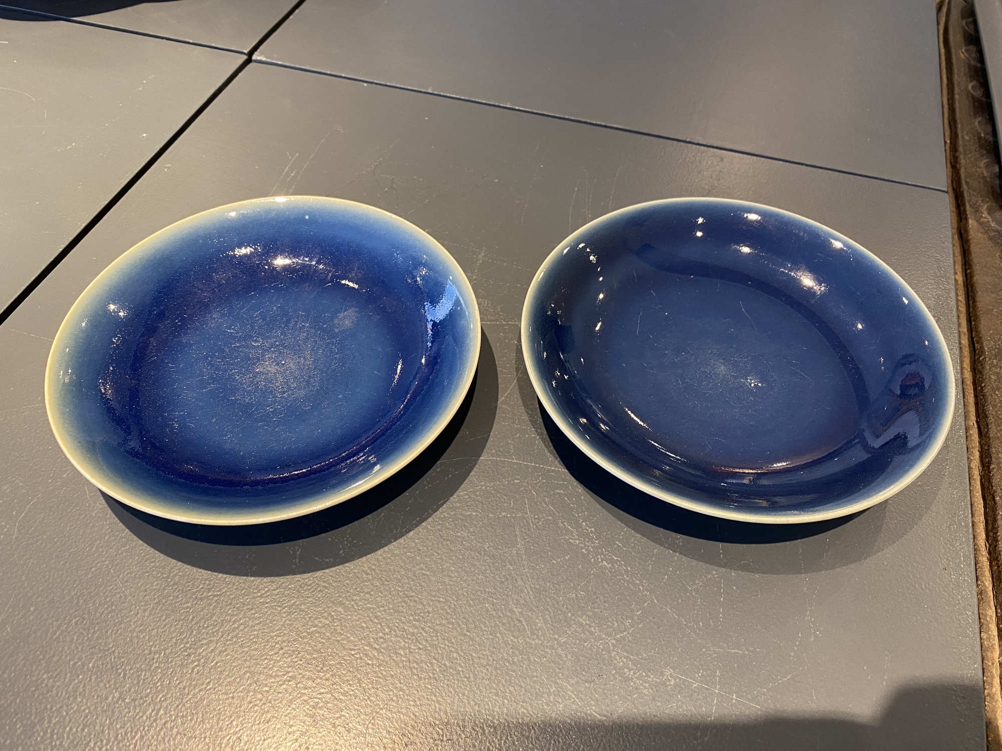 A pair of Chinese monochrome blue plates, Qianlong mark and of the period - Image 5 of 11