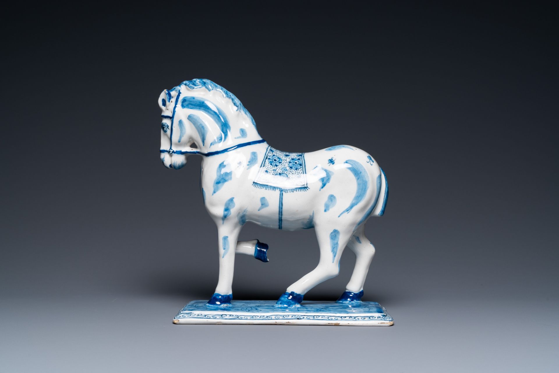 A Dutch Delft blue and white horse, 18th C. - Image 4 of 7