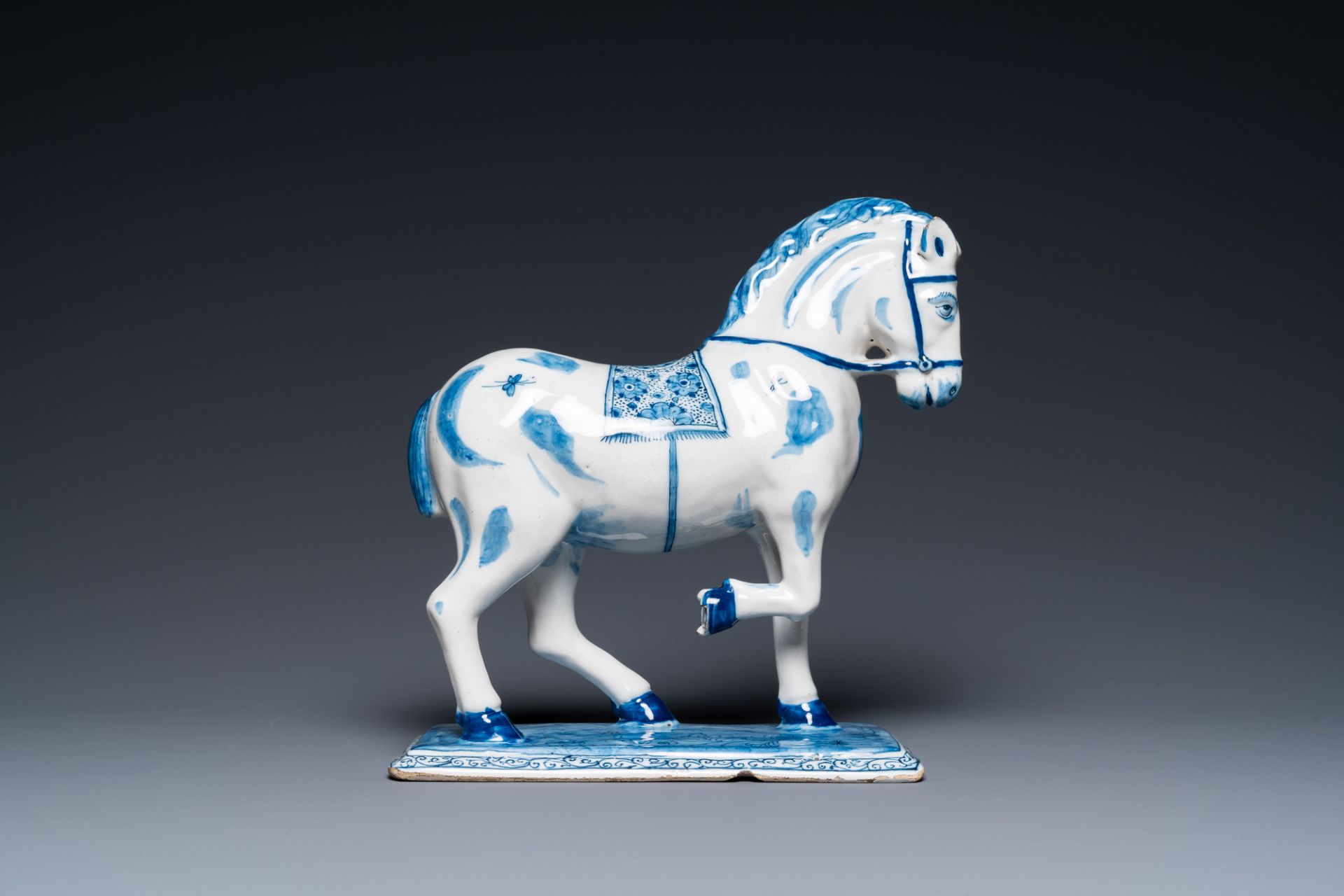 A Dutch Delft blue and white horse, 18th C. - Image 2 of 7
