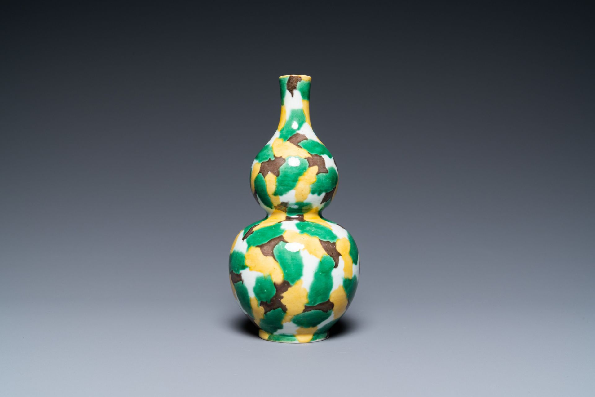 A Chinese sancai-glazed double gourd vase, Kangxi - Image 3 of 15
