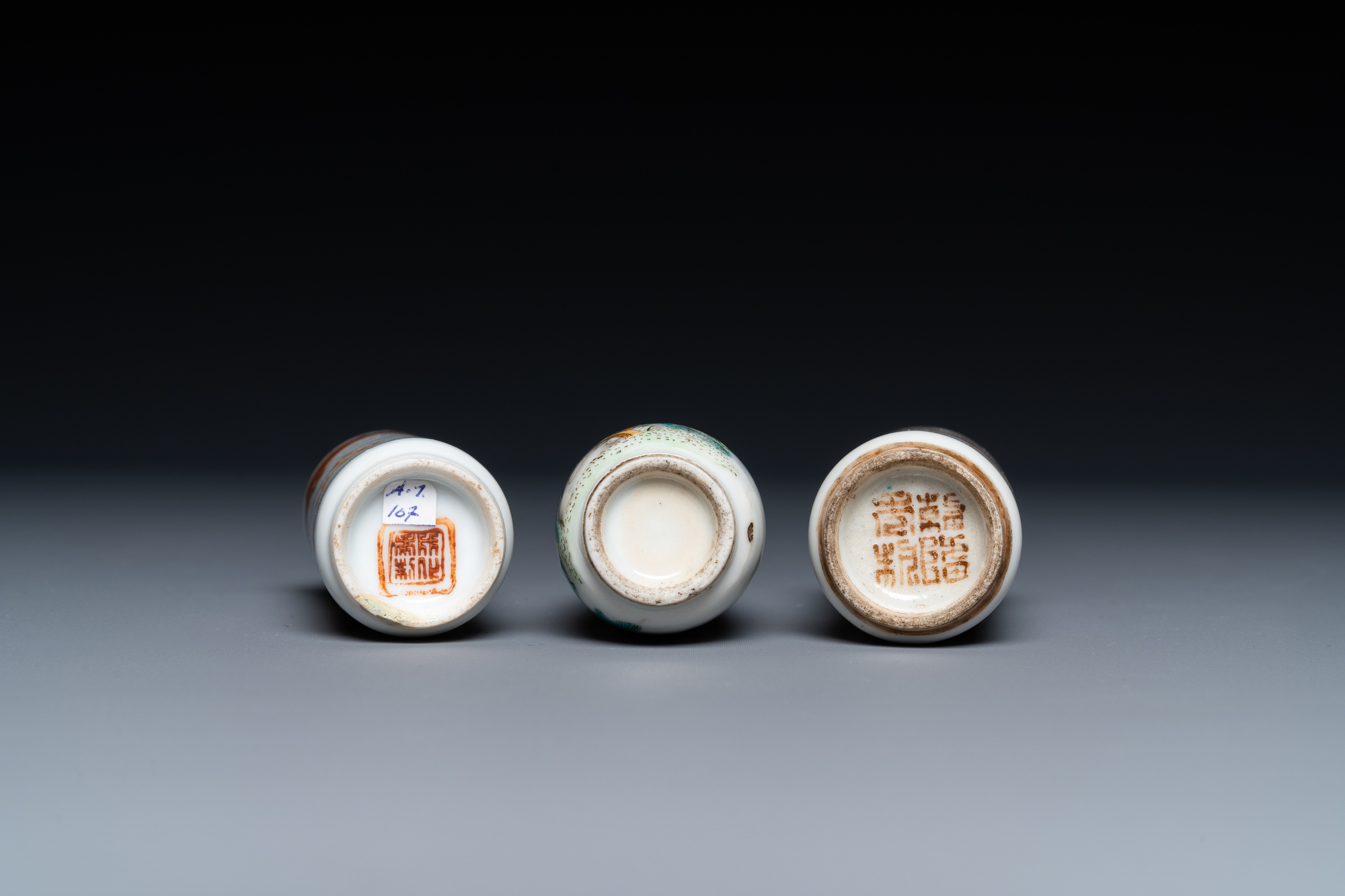 Three Chinese iron red and famille rose snuff bottles incl. one with an erotical subject, 19th C. - Image 6 of 6