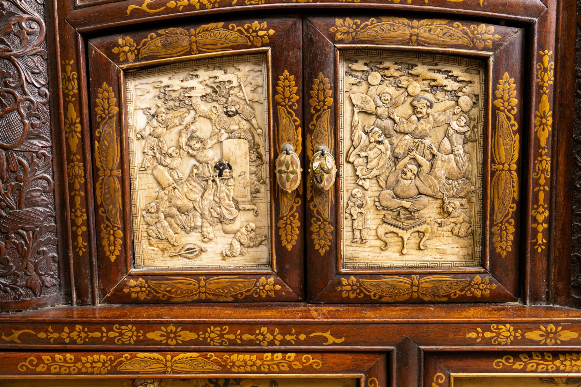 A Japanese 'chigaidansu' gilt-lacquered wood cabinet with finely carved ivory insets, Meiji, 19th C. - Image 8 of 15