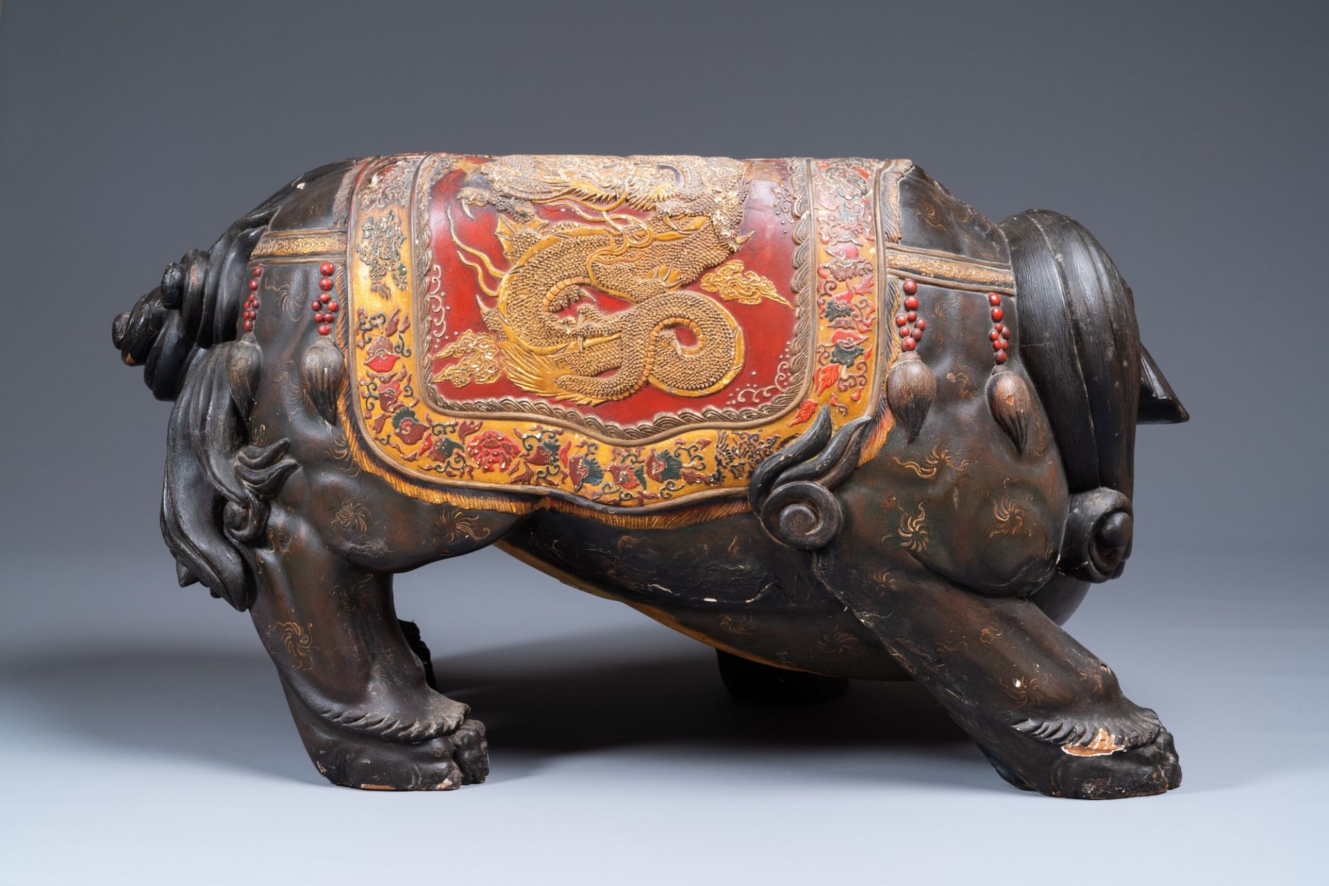 A pair of large Japanese lacquered and gilded wooden shishi, Edo, 18/19th C. - Image 10 of 13