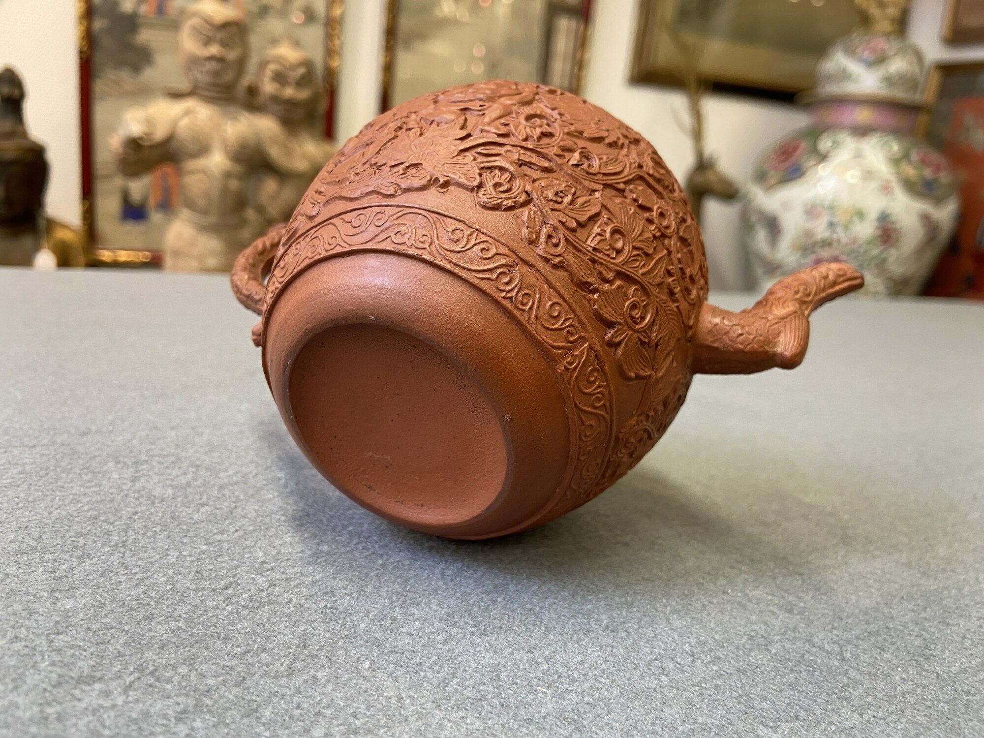 A Chinese Yixing stoneware teapot with boys among peony scrolls, Kangxi - Image 14 of 23