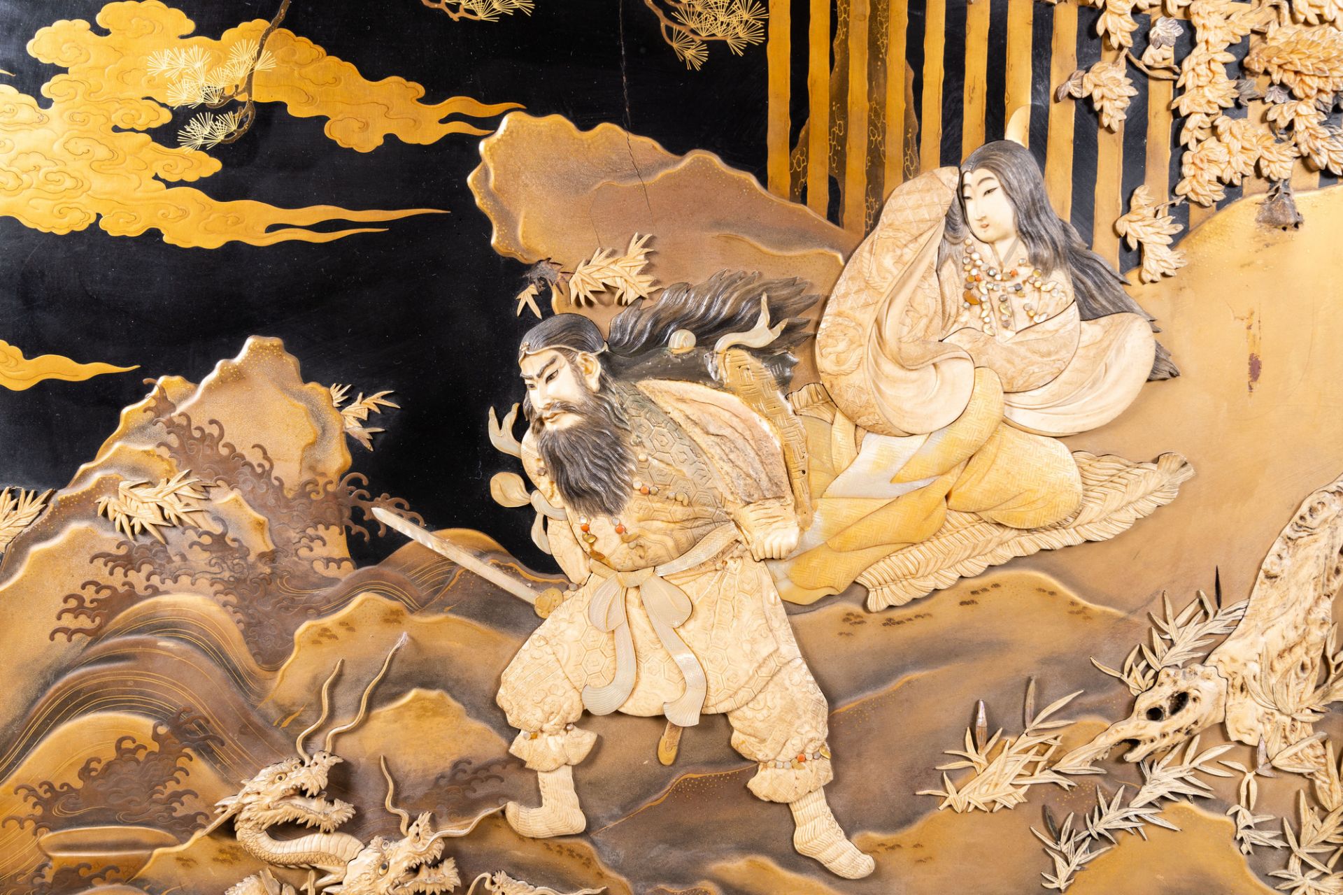 A large Japanese wooden screen with a central gilt-lacquered and ivory-inlaid panel, Meiji - Bild 2 aus 35