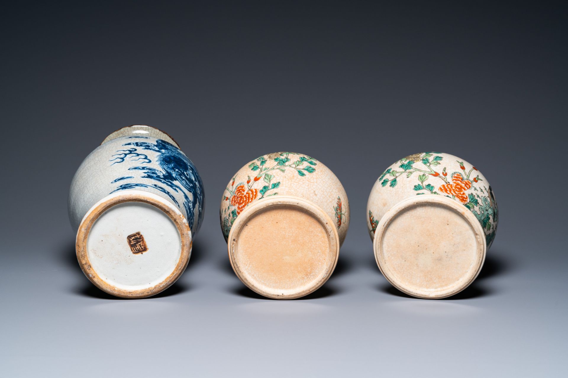Five Chinese blue, white and famille verte vases, 19/20th C. - Image 7 of 15