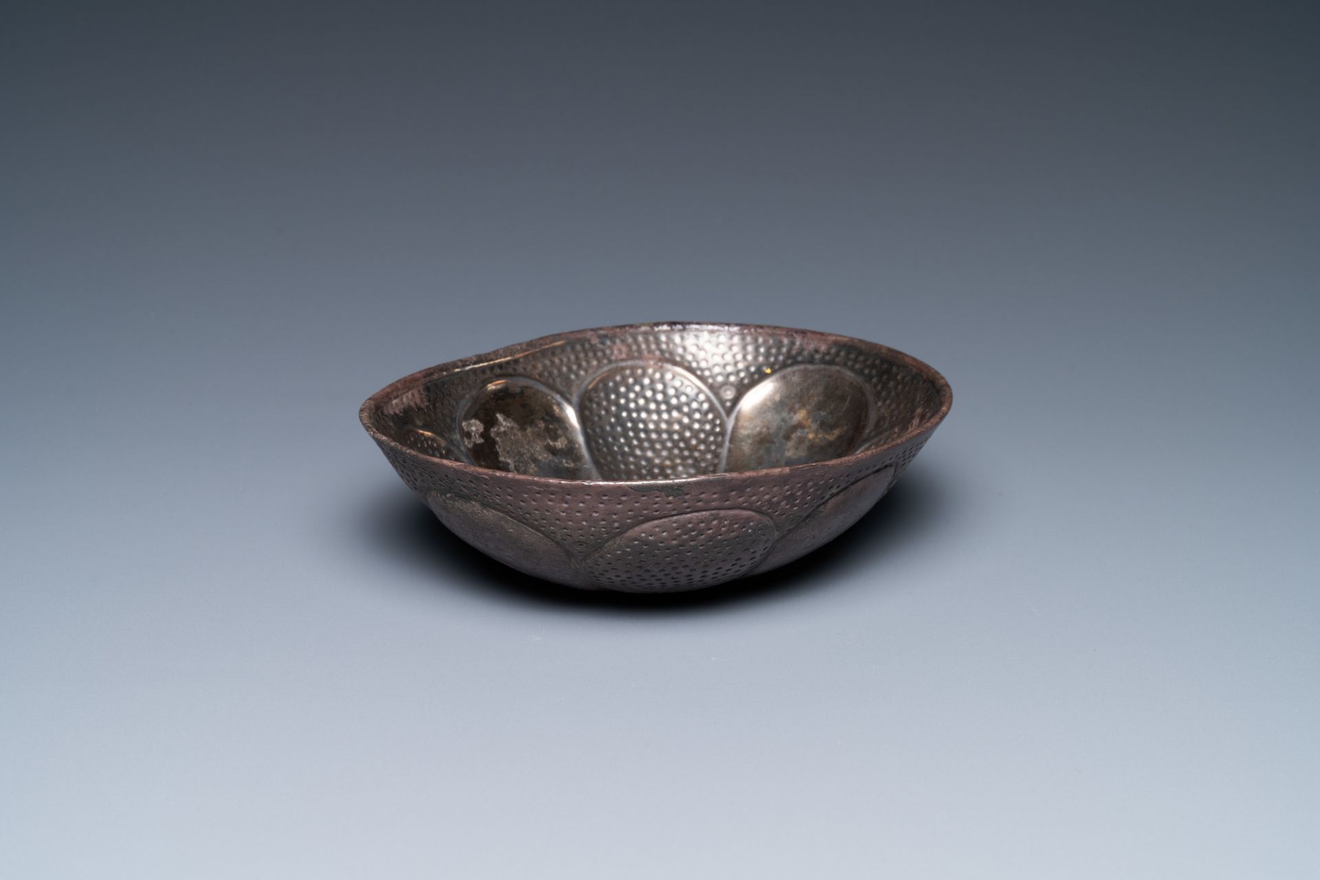 A Sassanian silver 'bird' bowl, Persia, 7/9th C. - Image 2 of 8