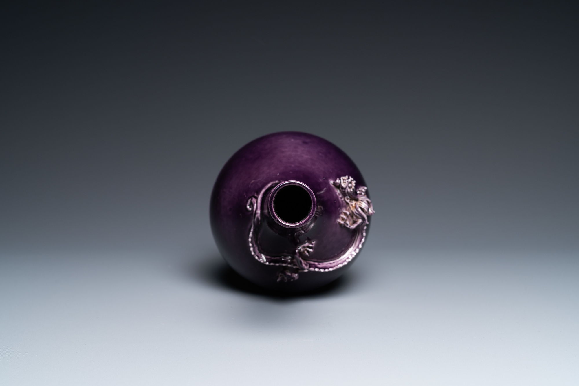 A Chinese monochrome aubergine-glazed bottle vase with gilt bronze mounts, Qianlong mark, 19/20th C. - Image 5 of 11