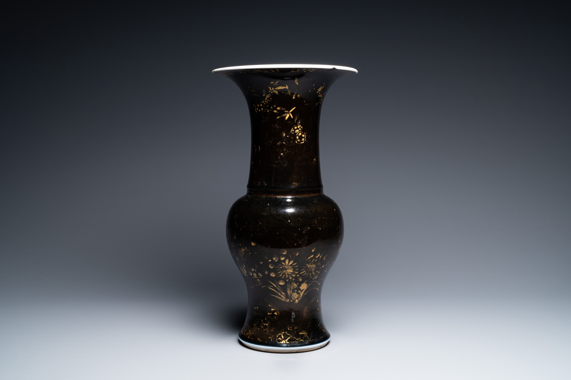 A Chinese monochrome black 'yenyen' vase with traces of gilding, Kangxi - Image 2 of 6