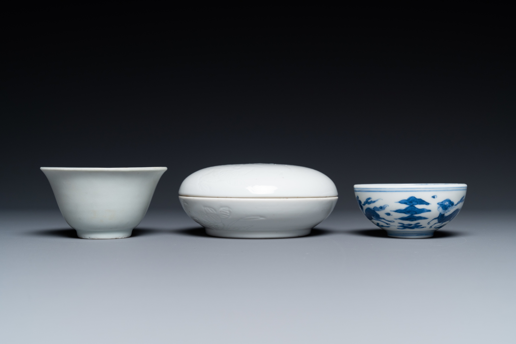 A Chinese white-glazed bowl, a small blue and white bowl and a covered box with incised design, Ming - Image 4 of 8