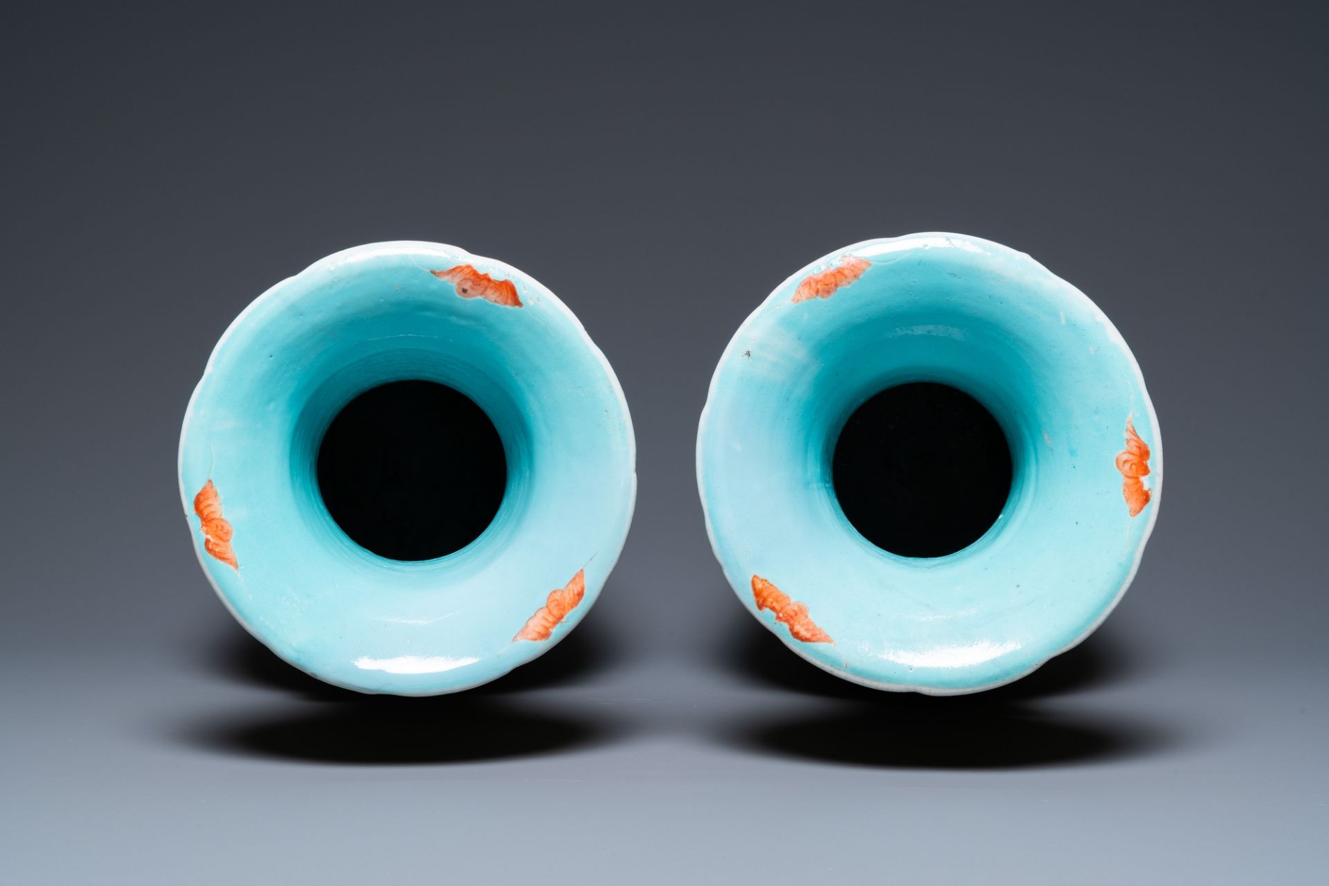 A pair of Chinese yellow-ground famille rose vases, 19th C. - Image 5 of 6