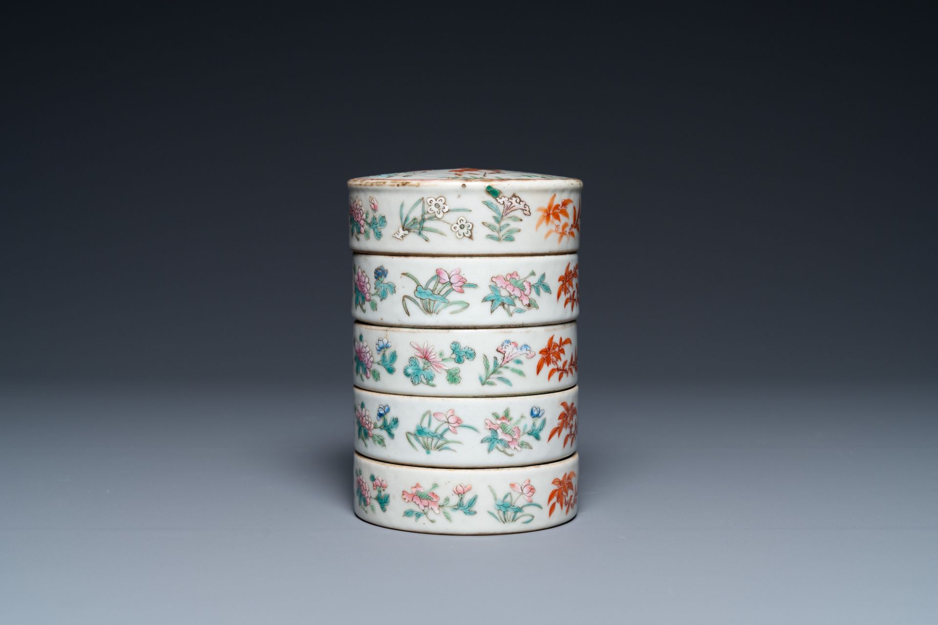 A Chinese famille rose five-piece stacking box, Jiaqing - Image 5 of 8