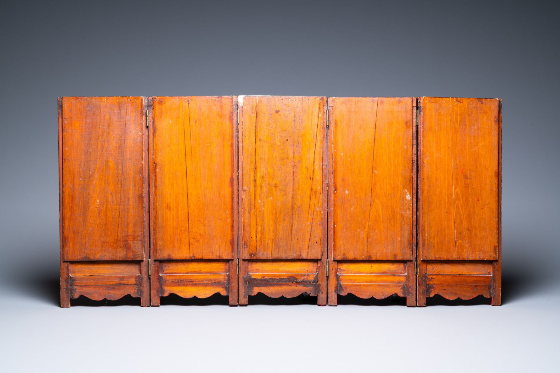 A Vietnamese five-panel lacquered wooden screen, 19th C. - Image 2 of 5