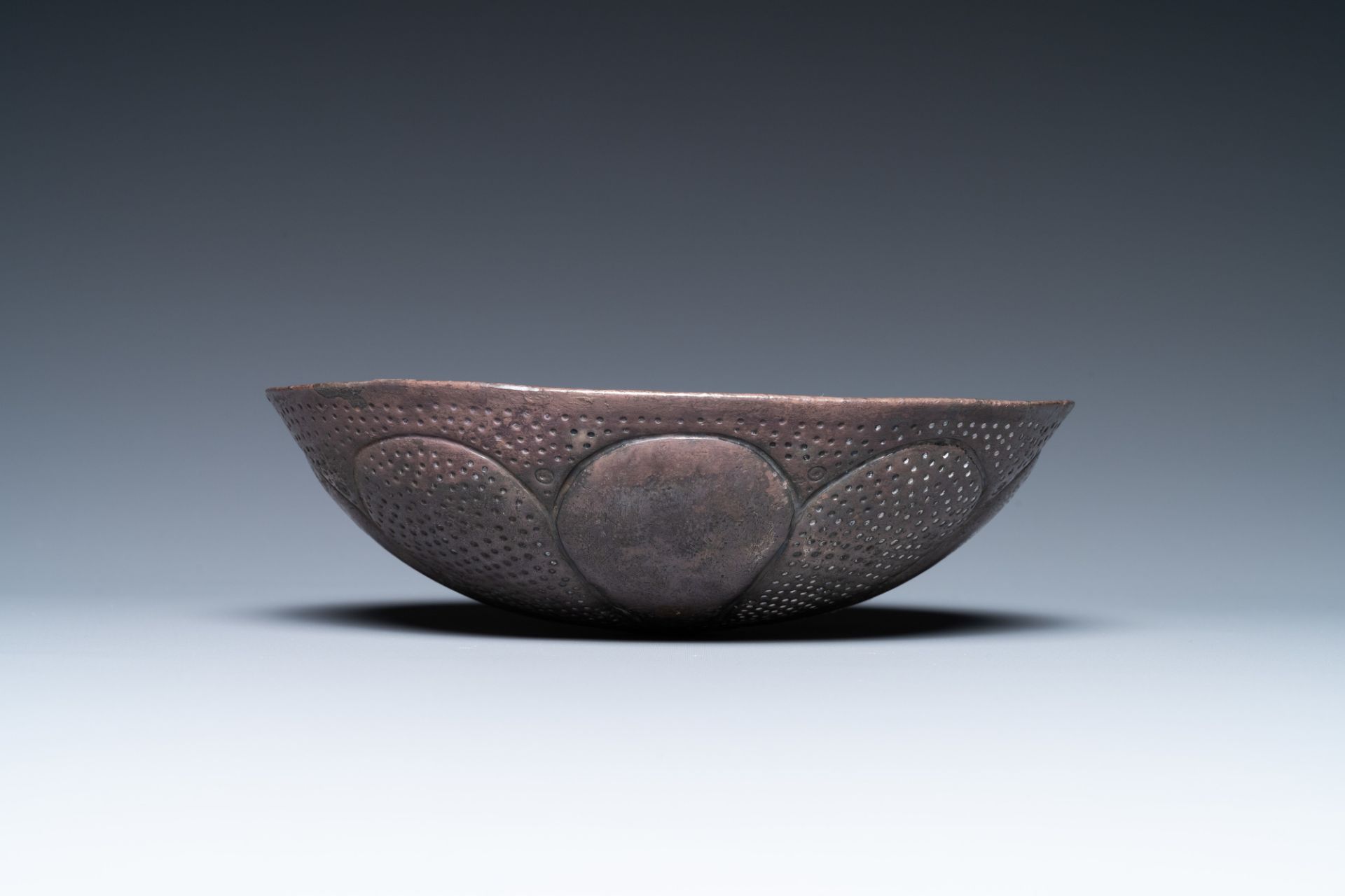 A Sassanian silver 'bird' bowl, Persia, 7/9th C. - Image 5 of 8