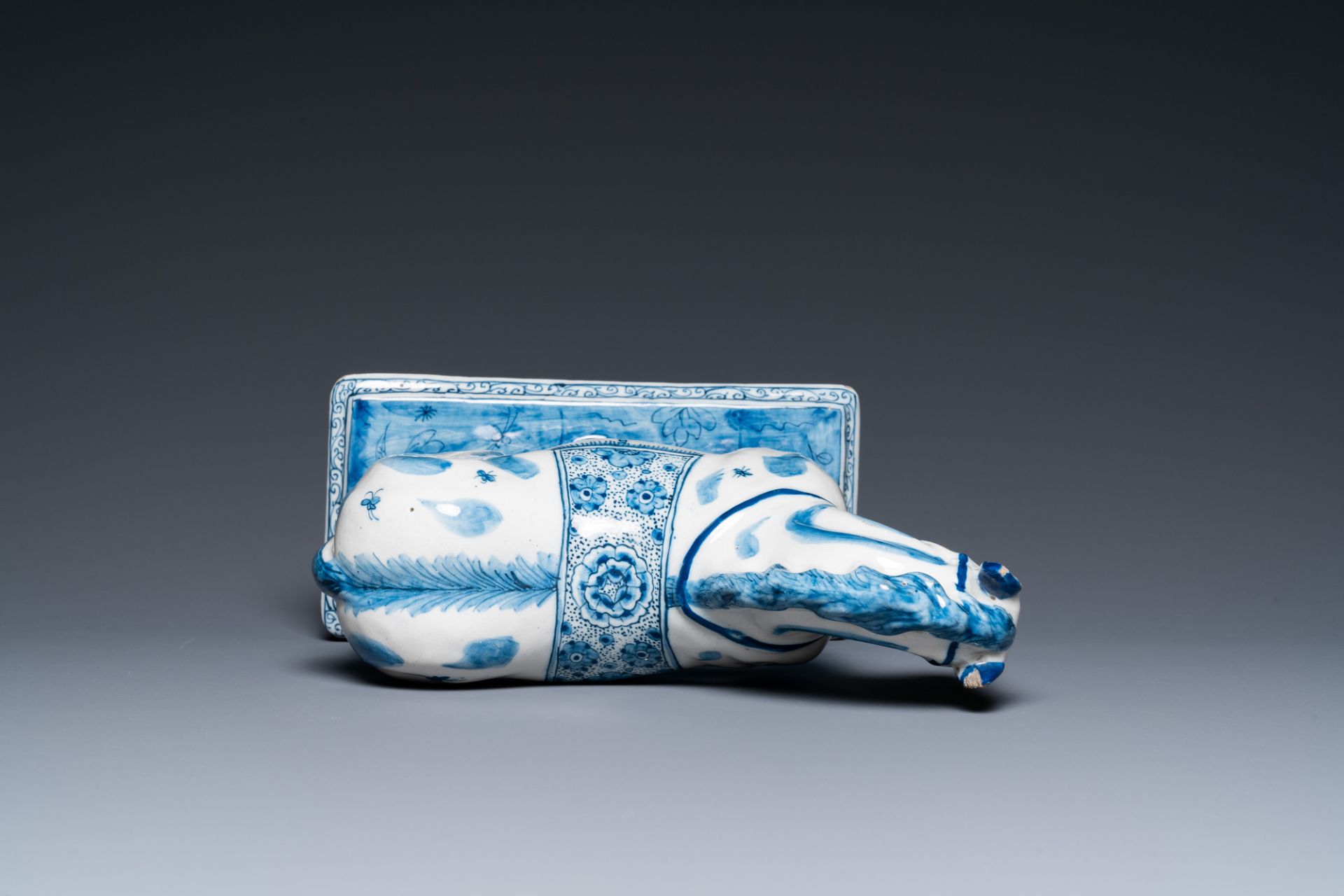 A Dutch Delft blue and white horse, 18th C. - Image 6 of 7