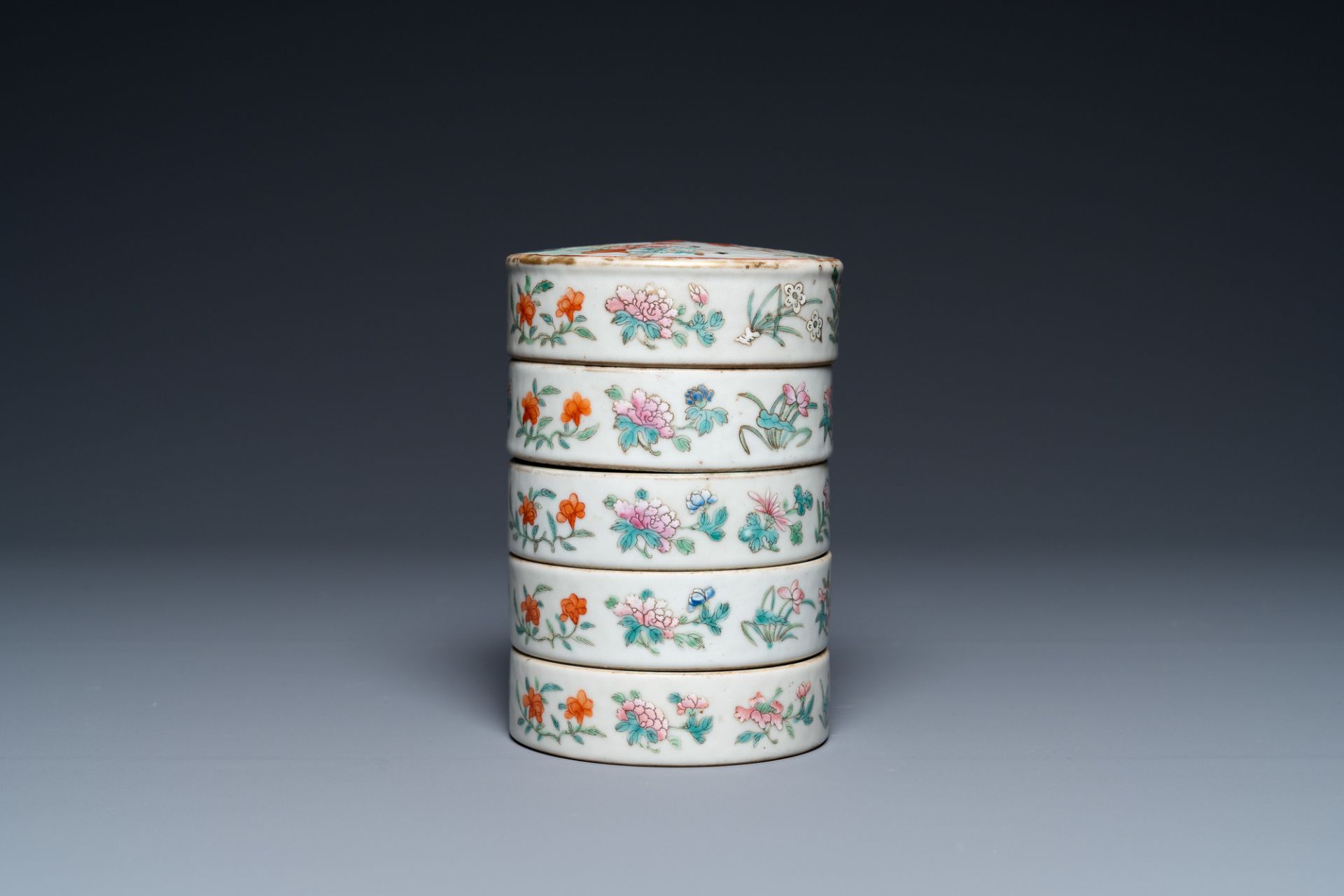 A Chinese famille rose five-piece stacking box, Jiaqing - Image 4 of 8