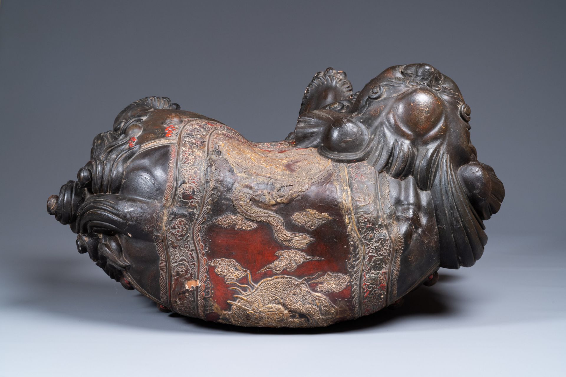 A pair of large Japanese lacquered and gilded wooden shishi, Edo, 18/19th C. - Image 12 of 13