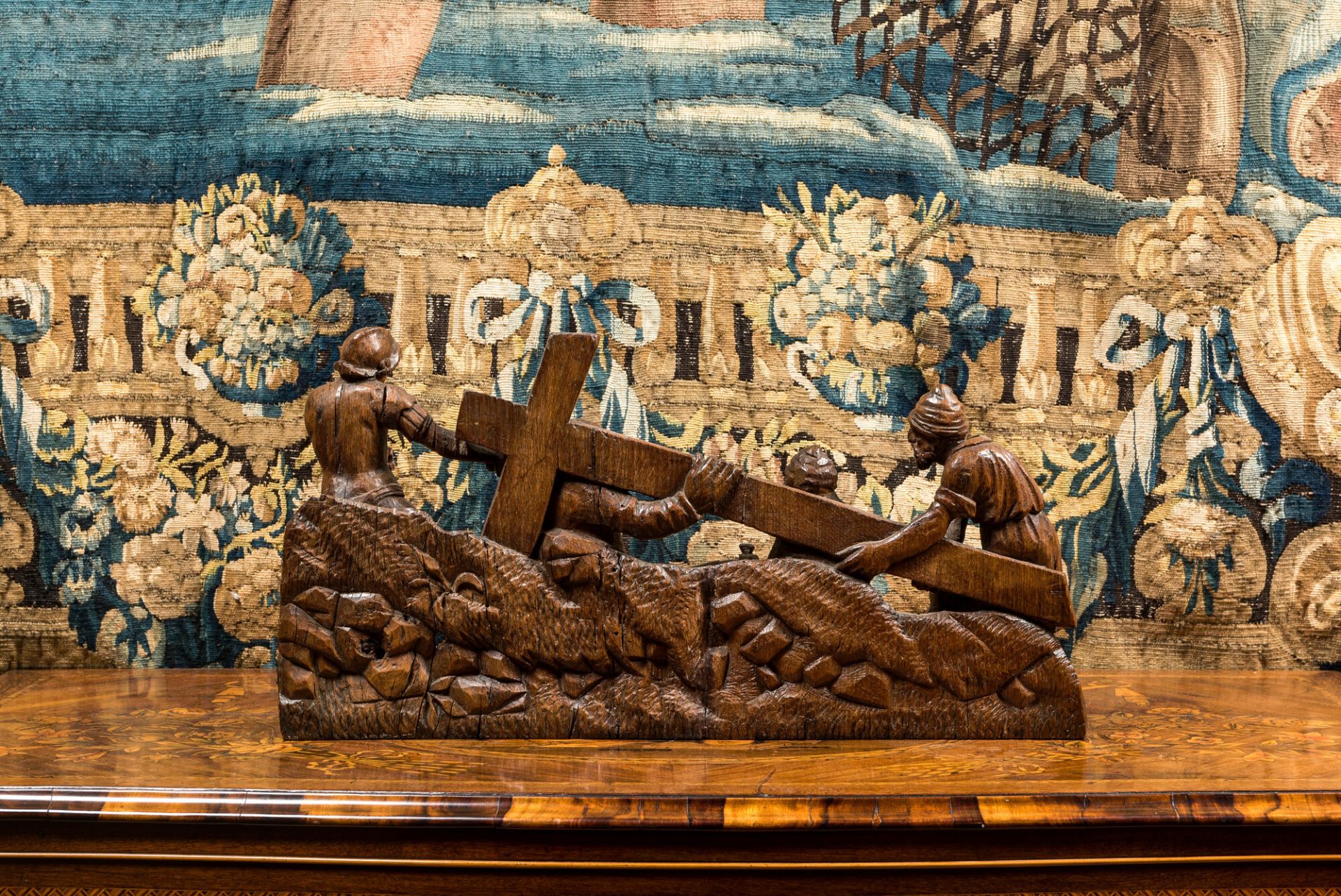 A Flemish carved oak retable fragment depicting the 'Road to Calvary with Saint Veronica', 16th C. - Image 3 of 8