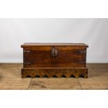 A walnut chest, 18th C.