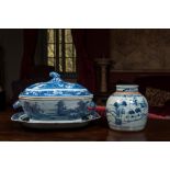 A Chinese blue and white tureen and a covered jar, 18/19th C.