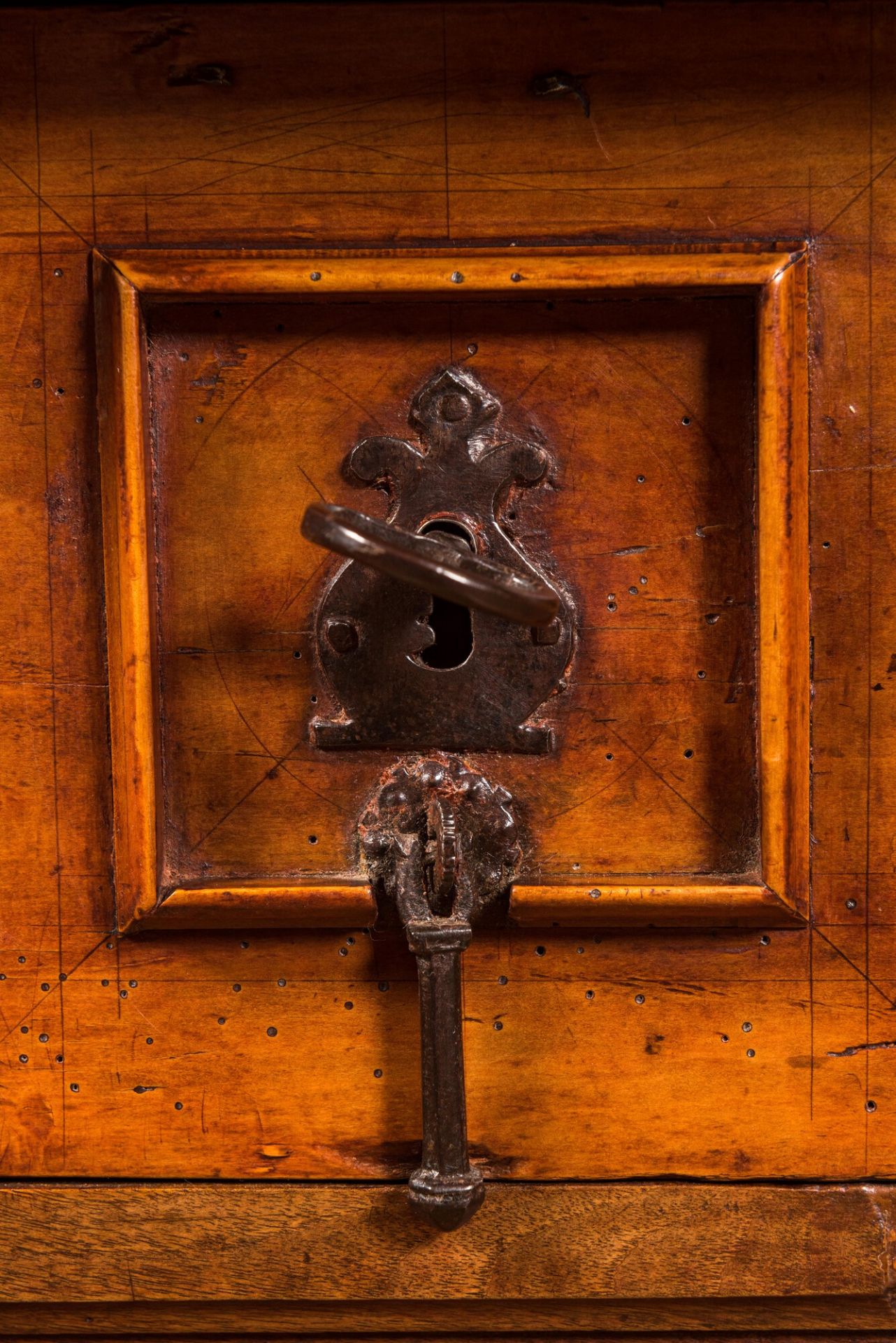 A Spanish walnut table with three drawers, 17th C. - Bild 4 aus 4