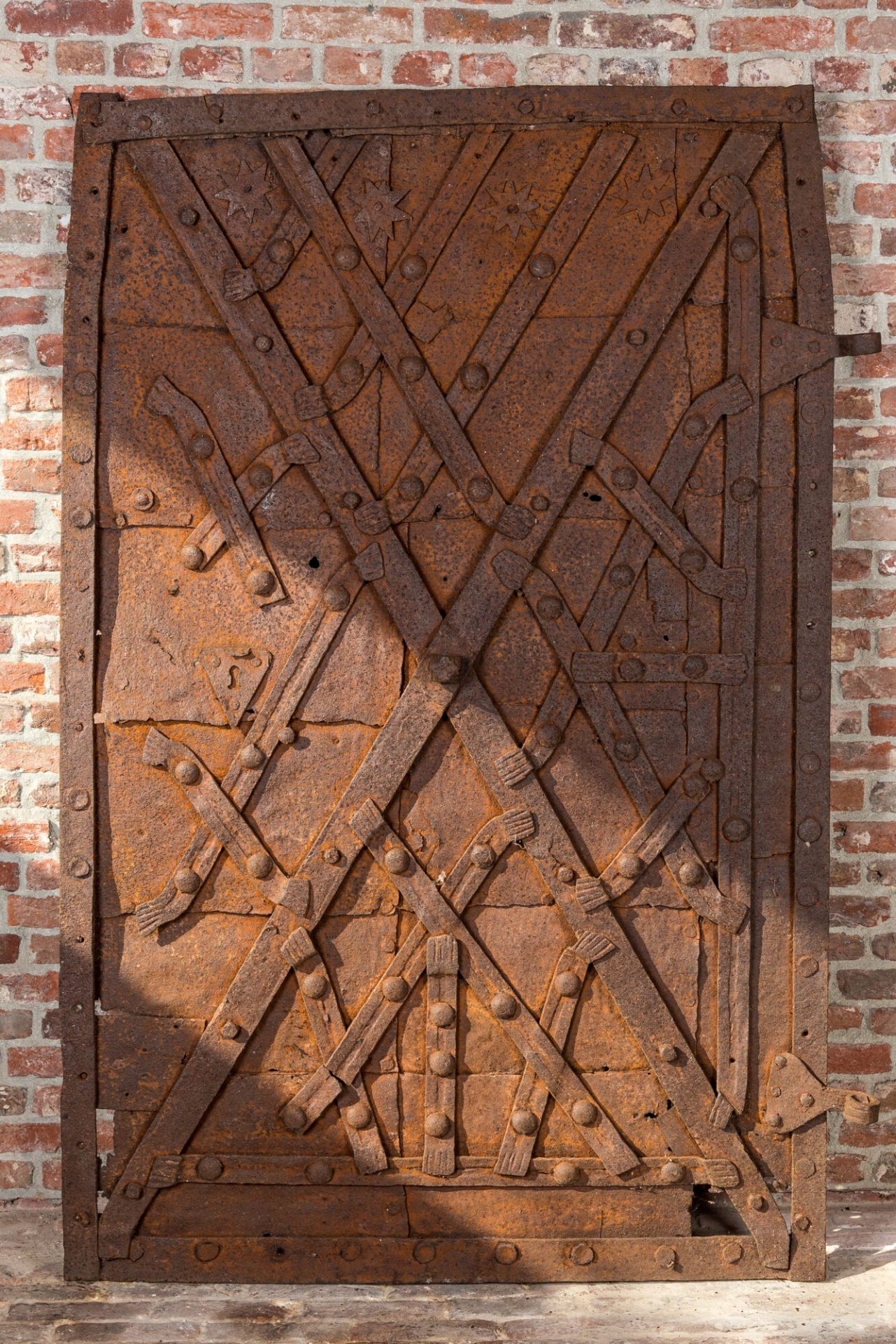 An iron vault door, 17th C. - Bild 2 aus 3