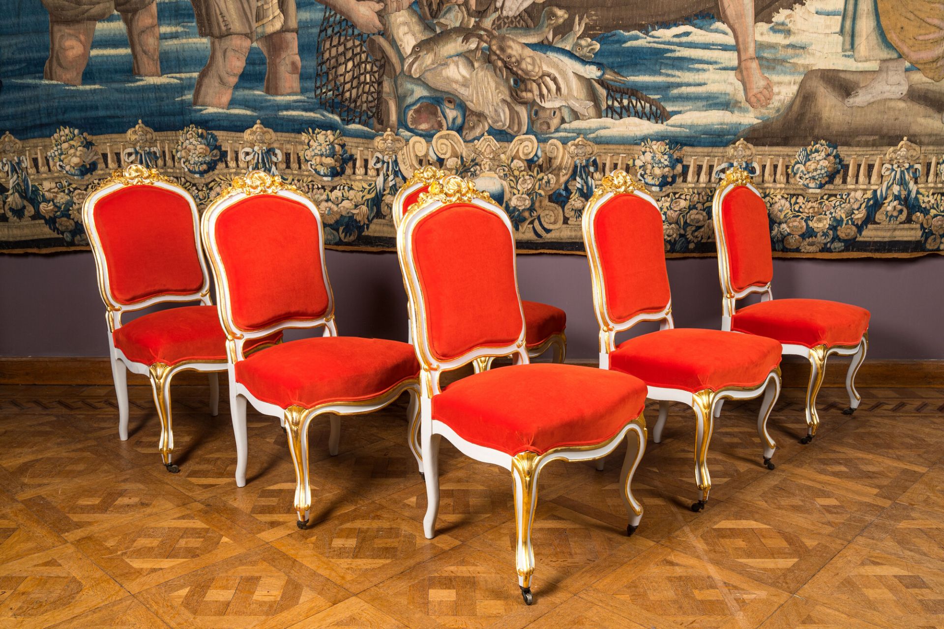 Six partly gilt wooden chairs with red velvet upholstery, 18/19th C. - Image 2 of 4