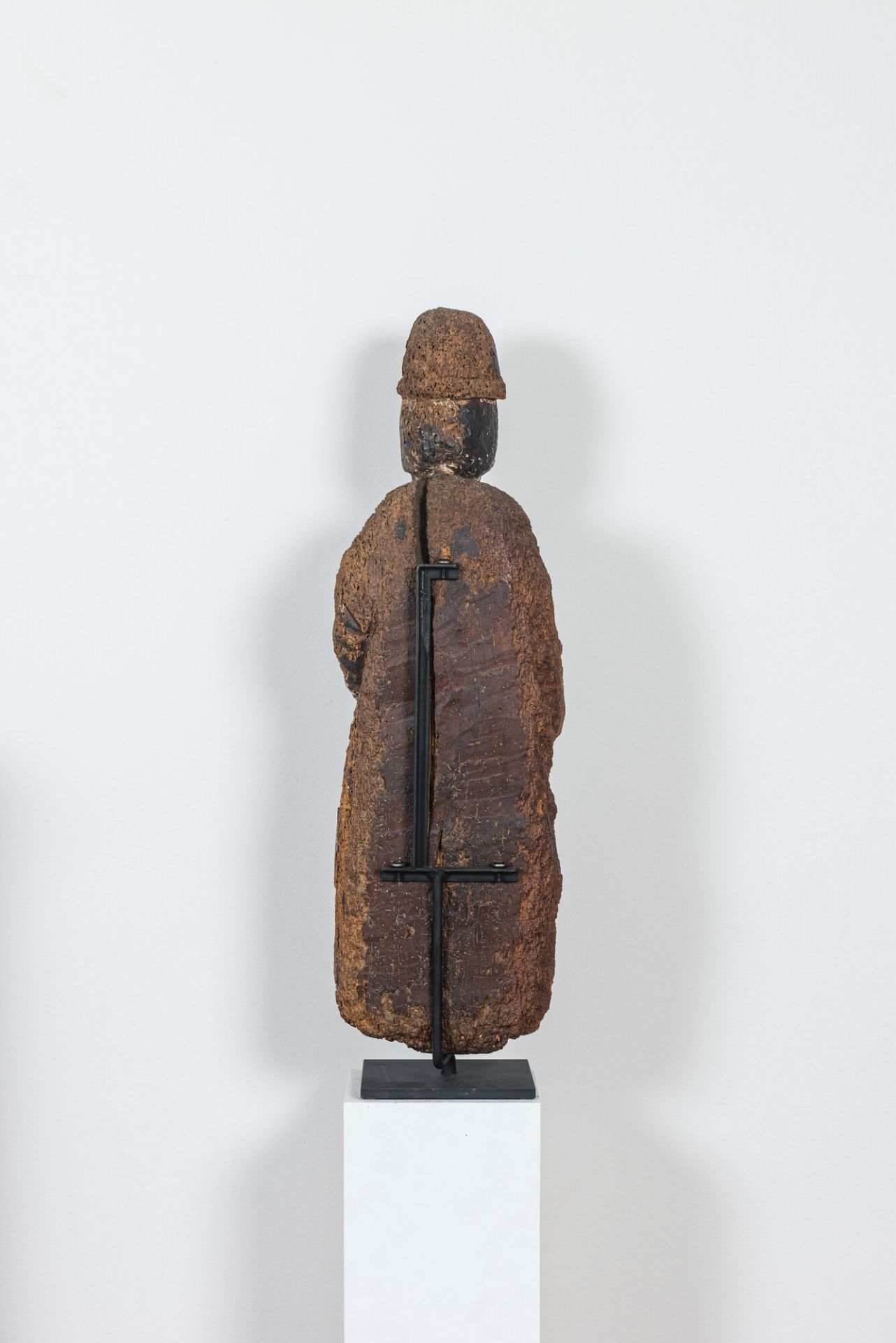 A Romanesque wooden figure of an apostle with traces of polychromy, probably Flanders, 14th C. - Image 2 of 2