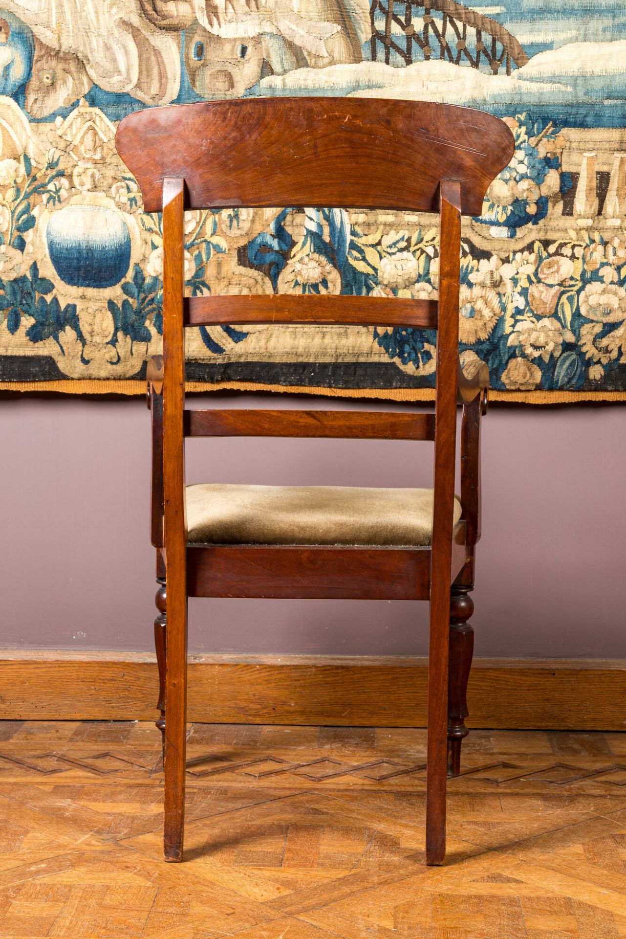 An English mahogany armchair, 19th C. - Bild 2 aus 2