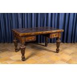 A tortoiseshell veneered and leather-topped wooden desk, 19/20th C.