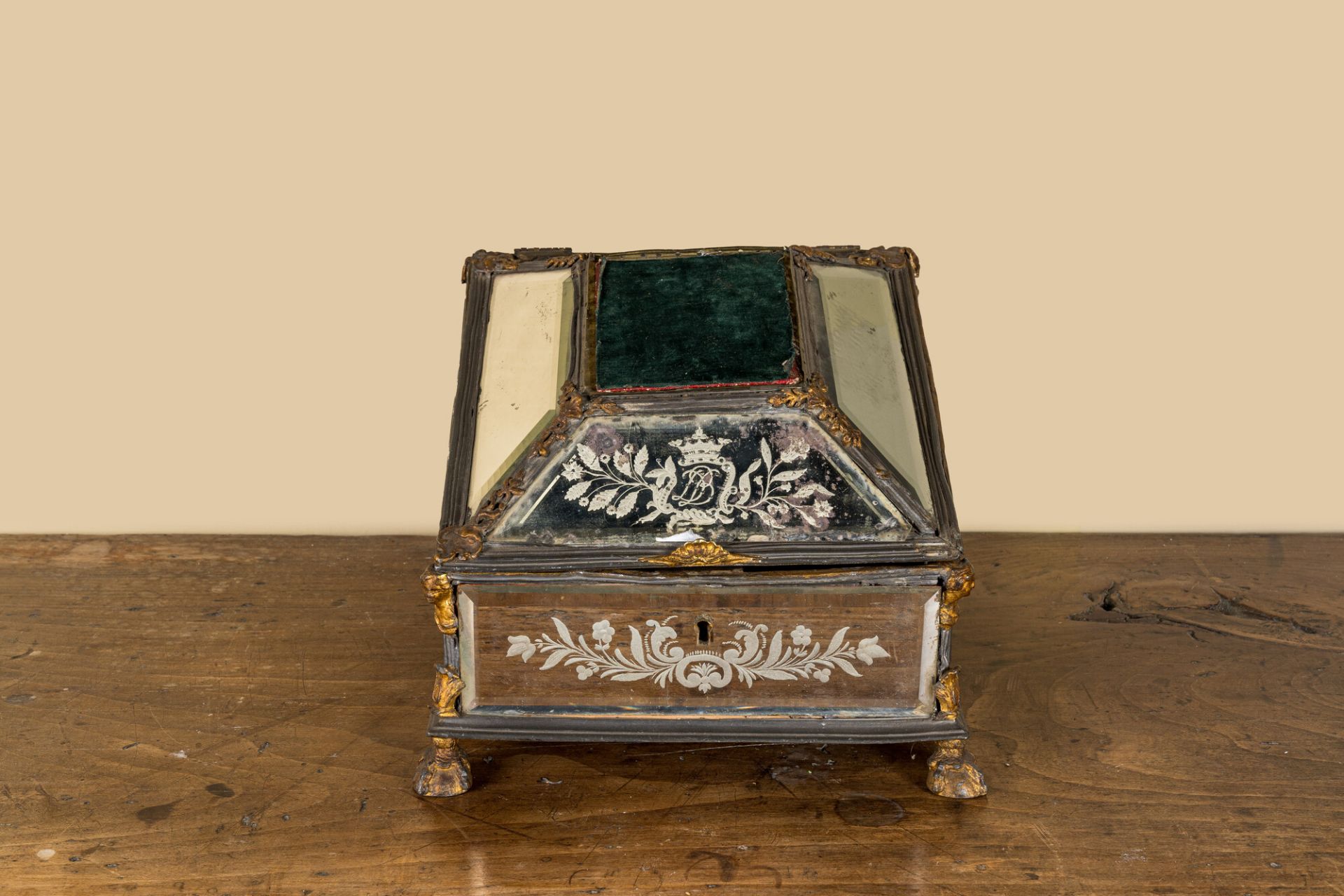 A German engraved and enamelled mirror glass and partly gilt metal box, inscribed and dated 1749 - Bild 2 aus 3