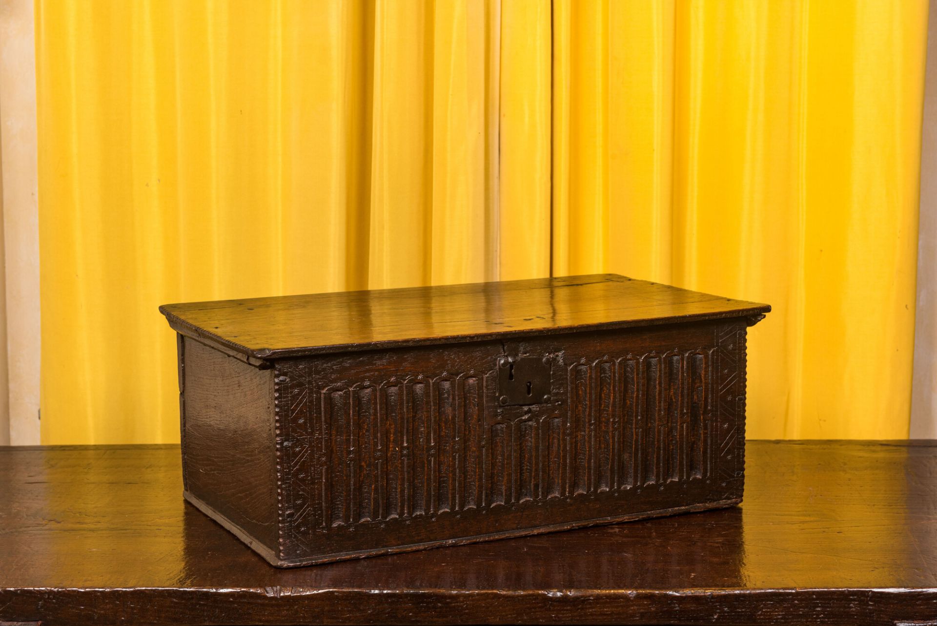 A wooden chest, 17th C. - Bild 3 aus 4