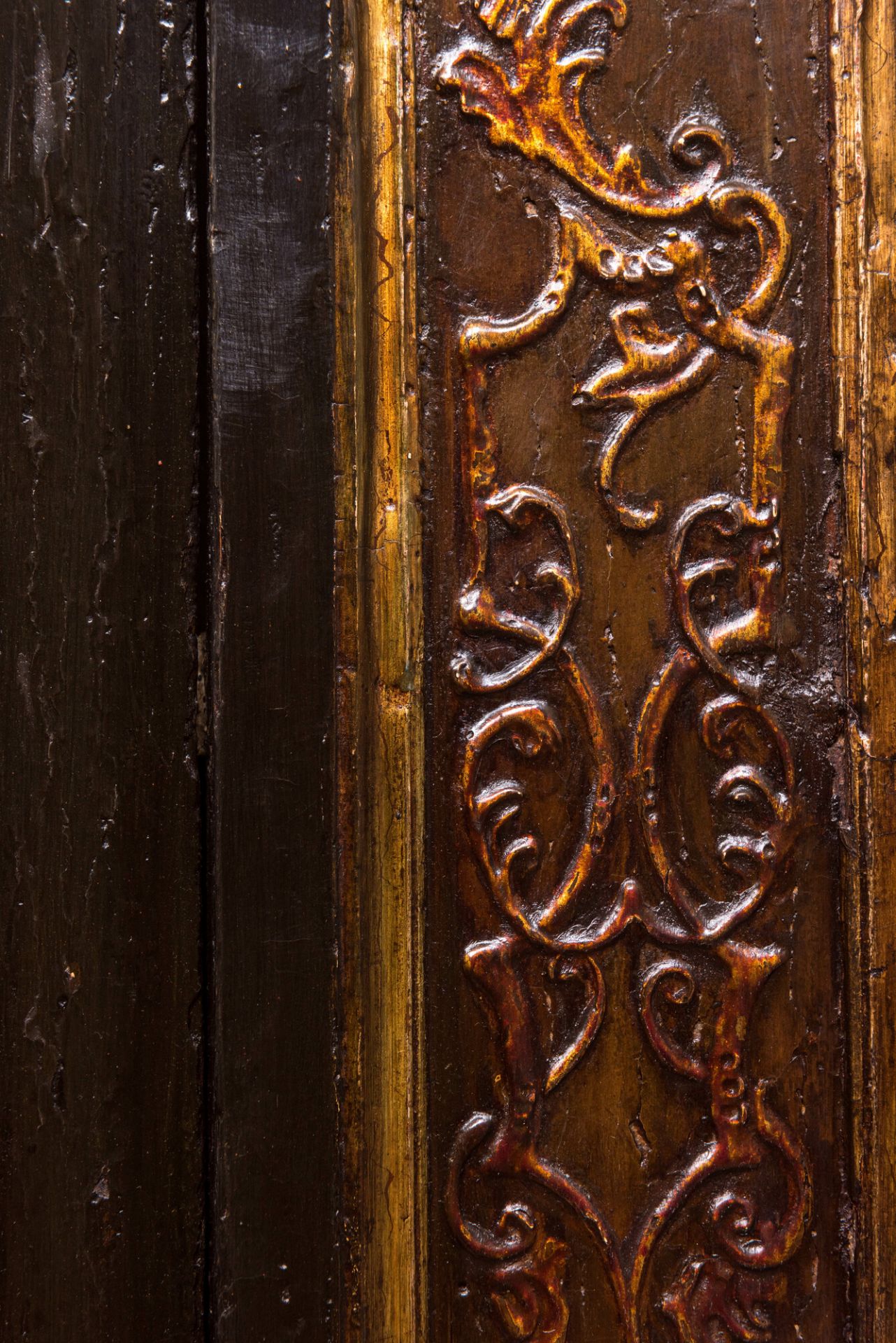 A painted wooden corner cupboard with chinoiserie design, probably Italy, 18th C. - Bild 6 aus 6