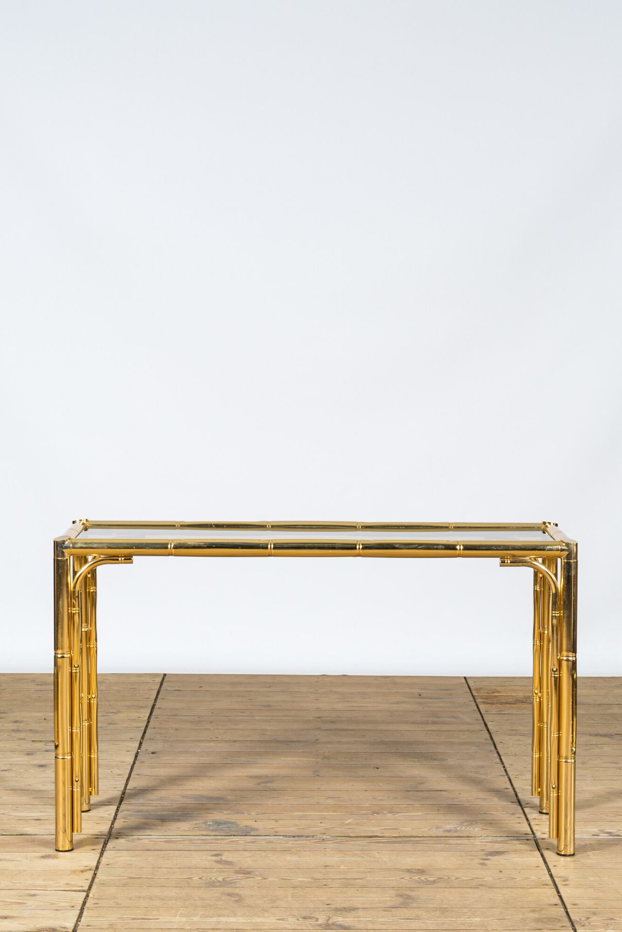 A brass Hollywood Regency style console with matching mirror, Italy, 20th C. - Bild 2 aus 6