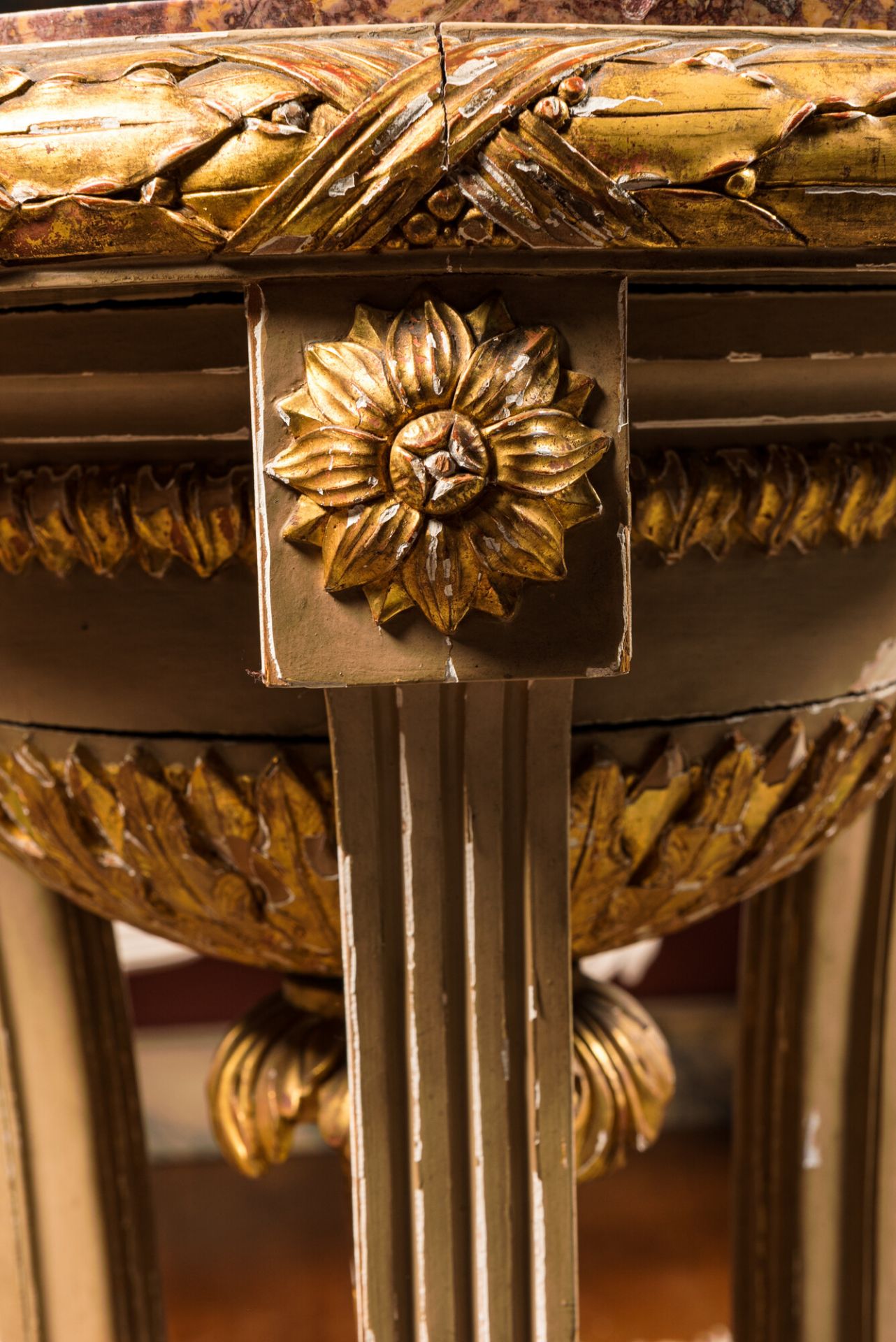 A gilt and painted wooden stand with marble top, 19th C. - Bild 4 aus 4