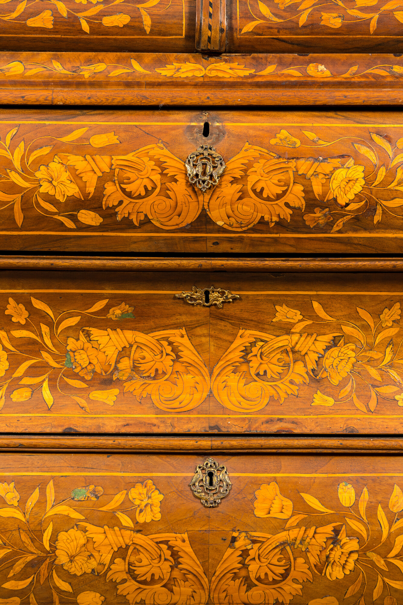 A Dutch floral marquetry display cabinet, 18th C. - Image 4 of 5