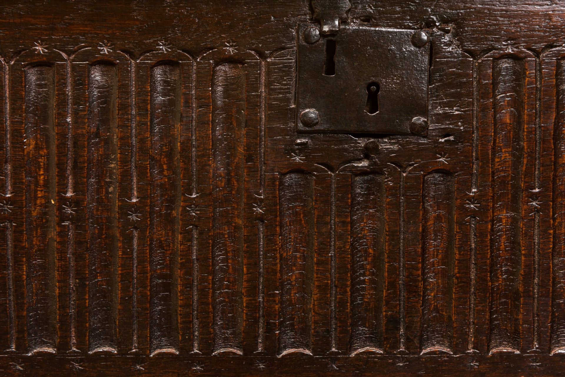 A wooden chest, 17th C. - Bild 4 aus 4