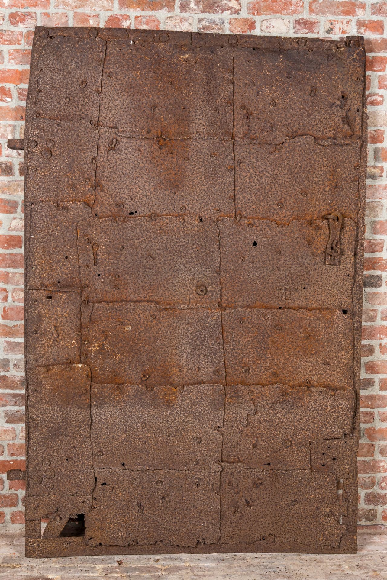 An iron vault door, 17th C. - Bild 3 aus 3