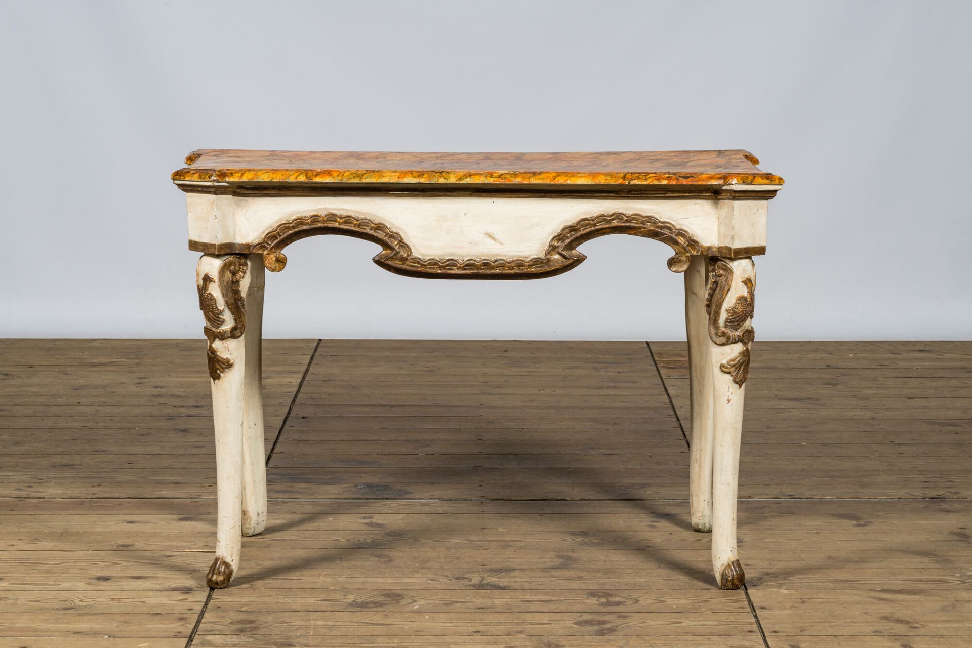 A painted wooden faux marbre table, Italy, 19th C. - Bild 2 aus 2