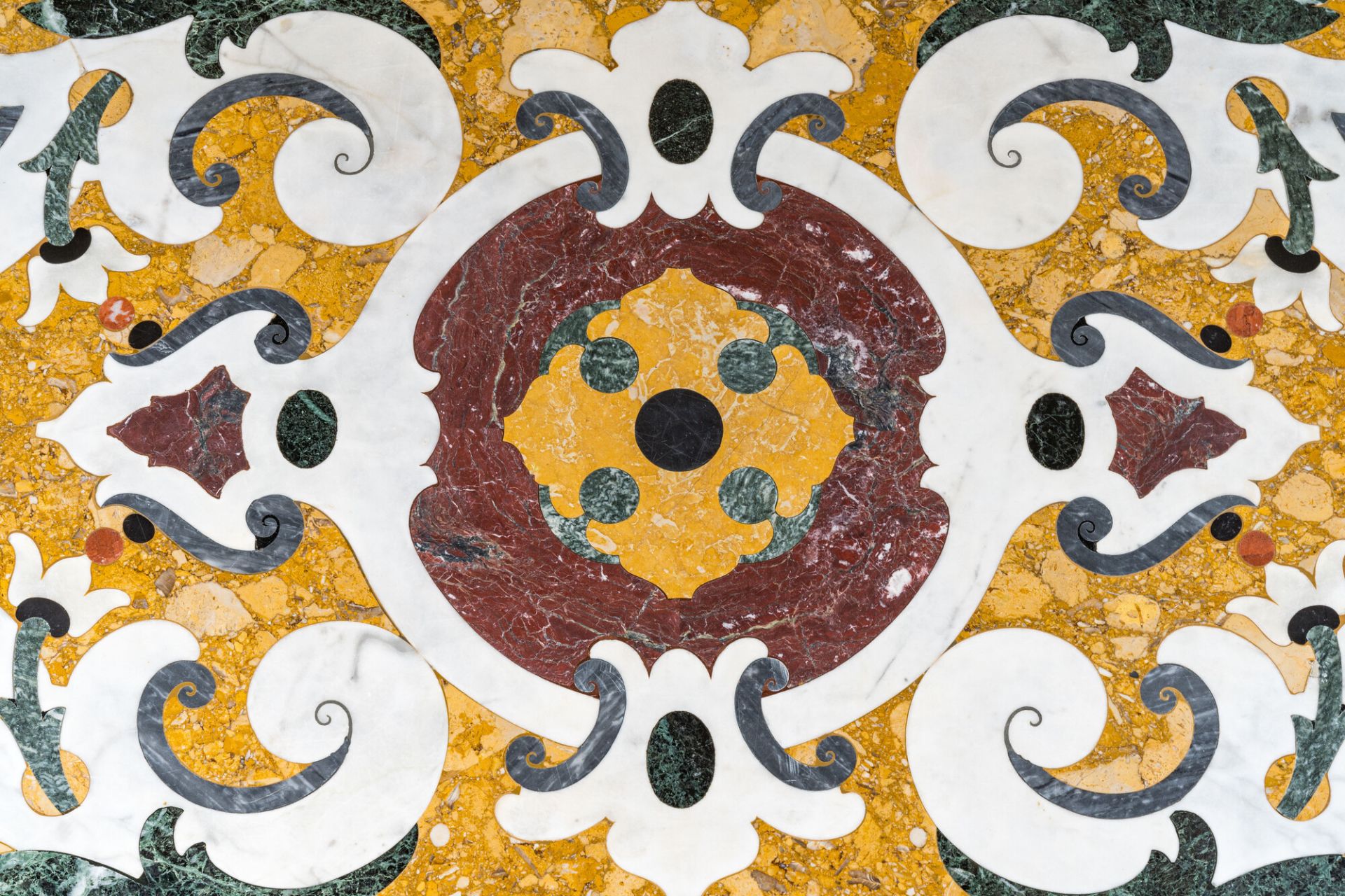 An Italian pietra dura table top, 19/20th C. - Image 3 of 4
