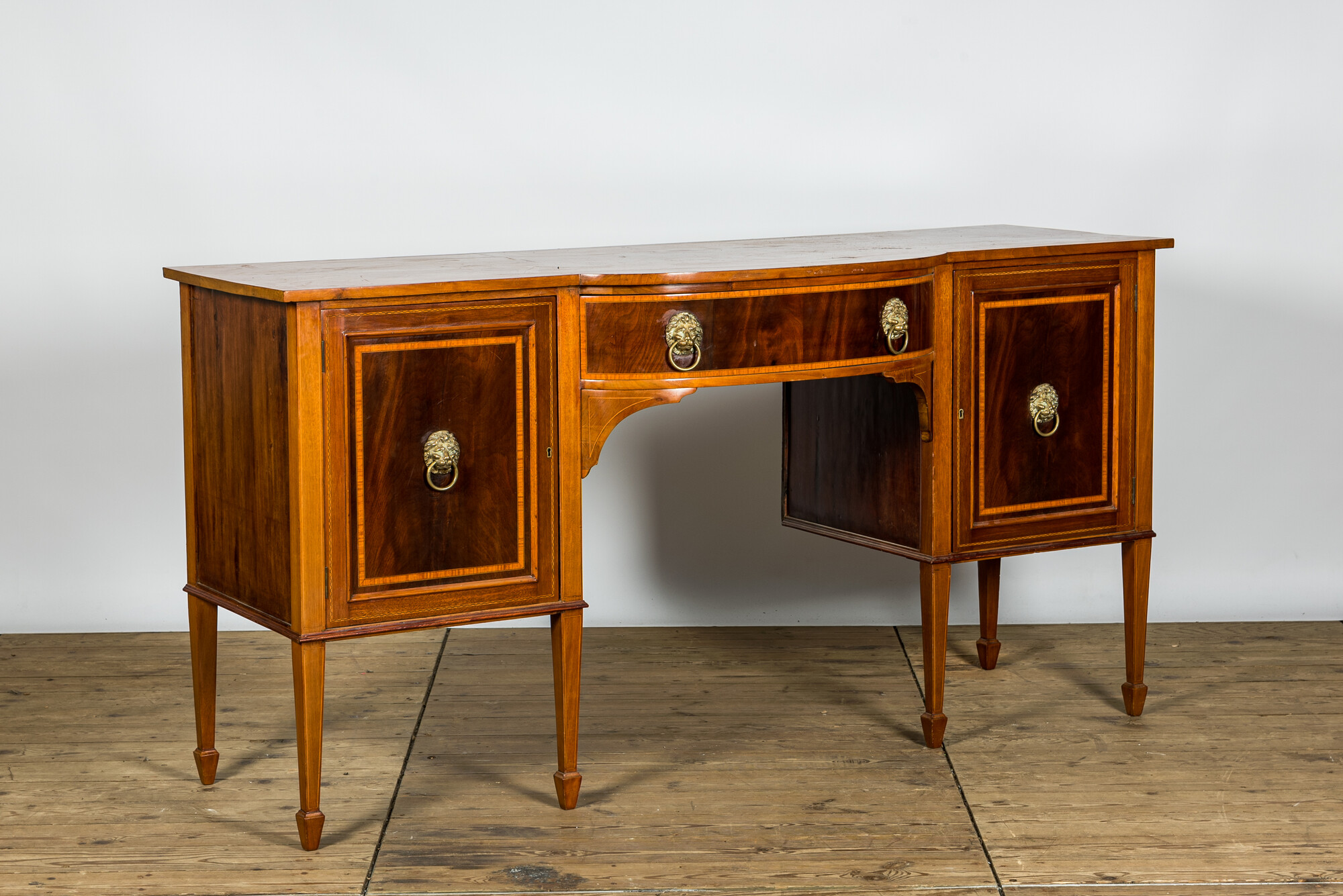 An English Regency-style mahogany sideboard, 20th C. - Image 2 of 3