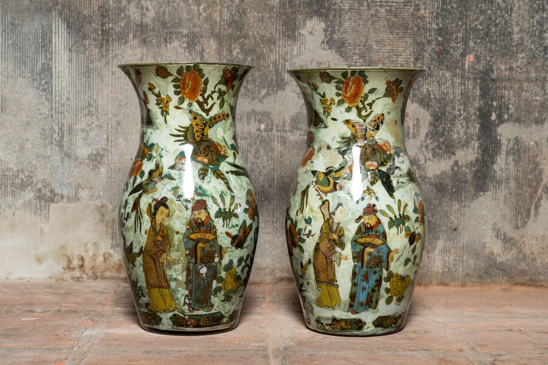 A pair of French or English glass decalcomania chinoiserie vases, 19th C.