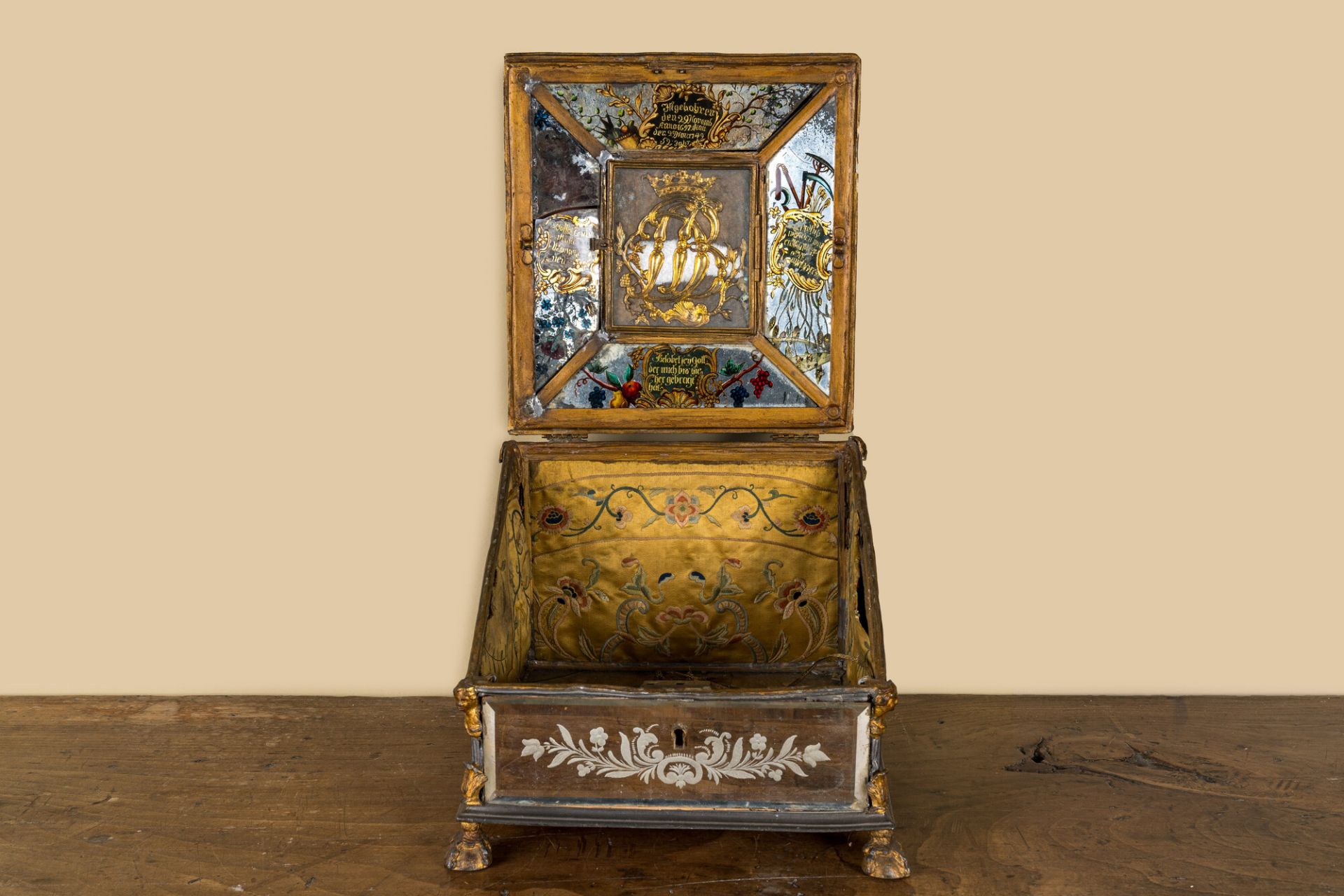 A German engraved and enamelled mirror glass and partly gilt metal box, inscribed and dated 1749 - Bild 3 aus 3