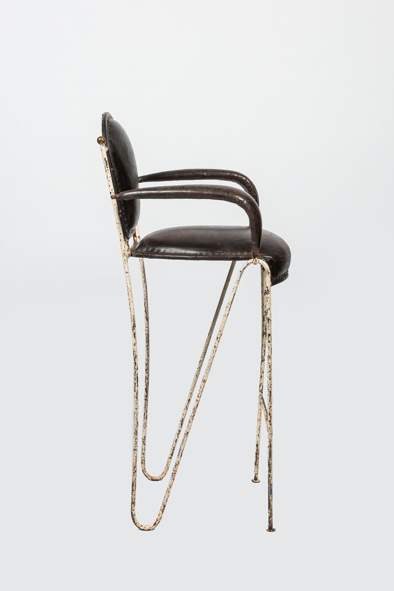 A decorative bar chair in leather and patinated metal, 20th C. - Image 2 of 2