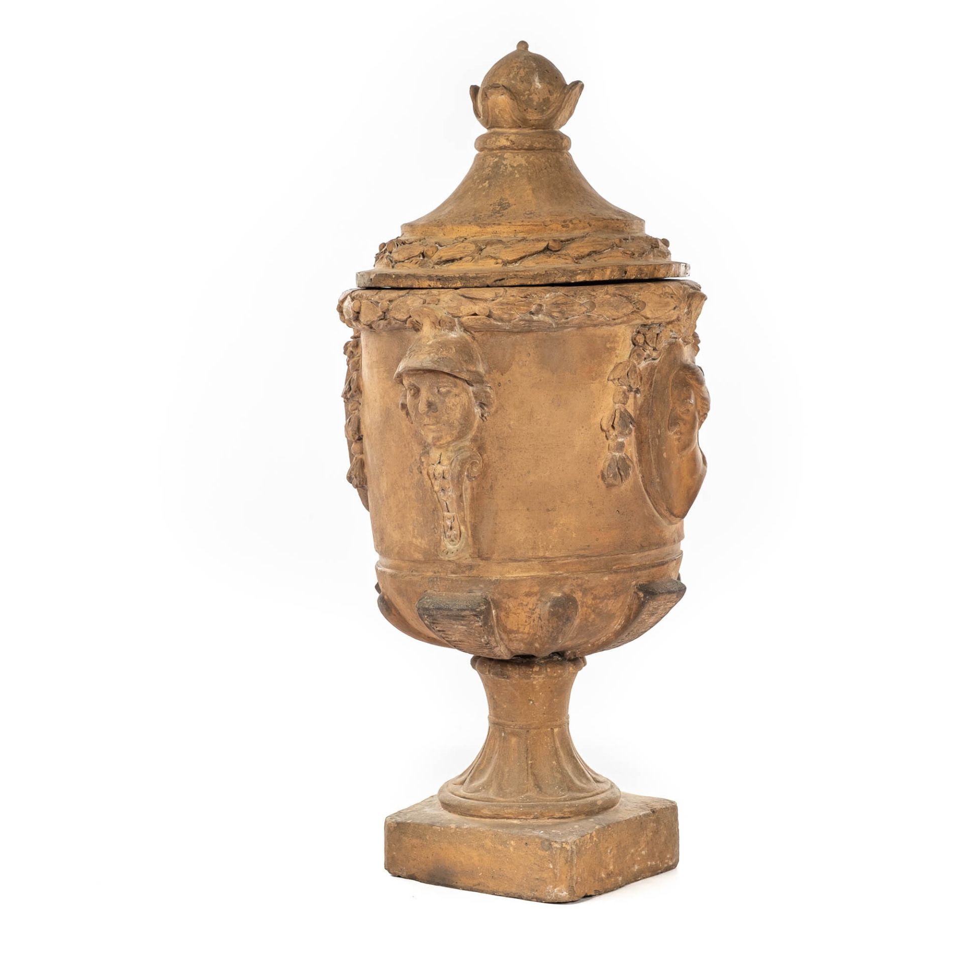 A large terracotta urn and cover with Roman busts and soldier heads, France or Italy, 18/19th C. - Bild 2 aus 5