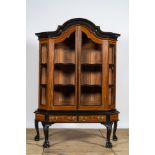 A Dutch colonial hardwooden display cabinet with ebonised accents on foot, 19/20th C.